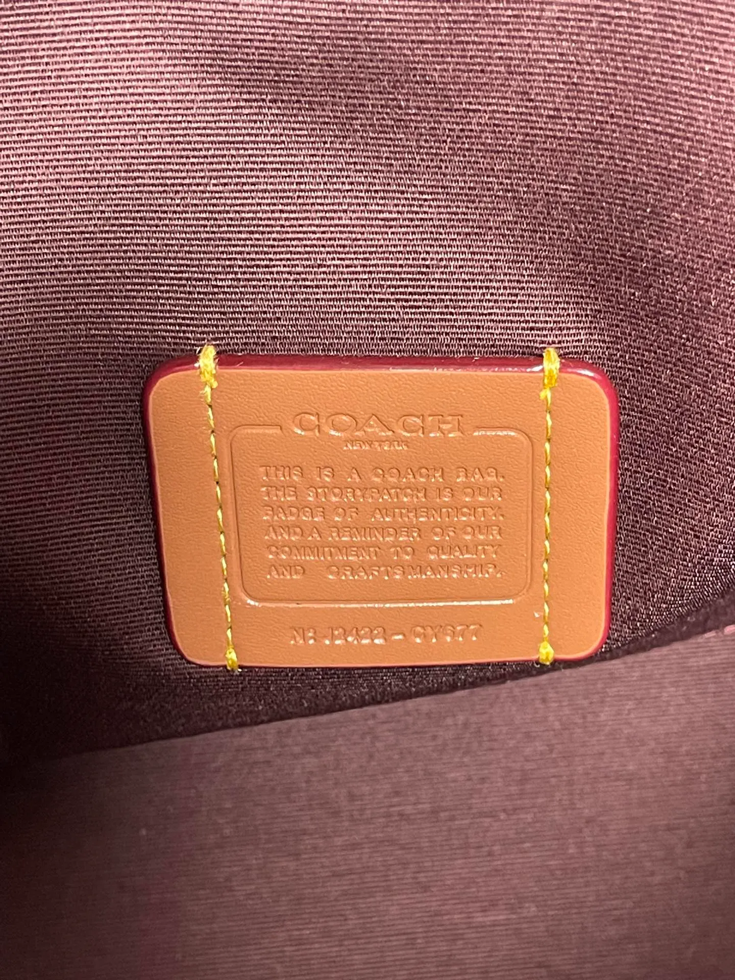 P460¥😍Coach's new handbag Maggie tote Coach's new CY677 CY676 tote bag - all sizes are available with logo and presbyopia - there are also classic solid colors, which are better for autumn and winter matching. Large size: 36.5✖️28✖️14cm. The computer can be easily placed. The small size is more suitable for sisters who like to carry it hand-held.