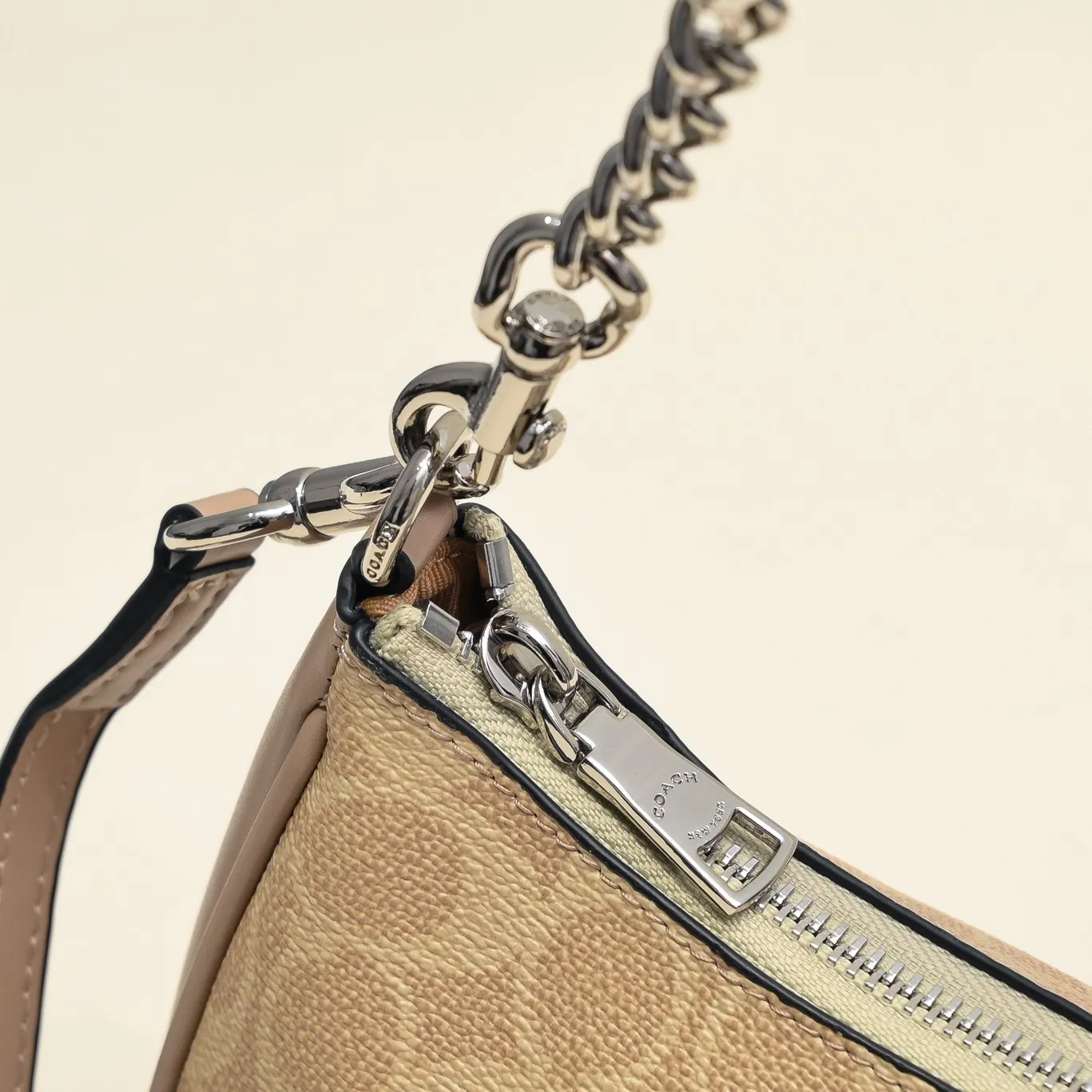 P260 [Top original order] Style number: CV993 Size: 24.5*15.5*7.5cm