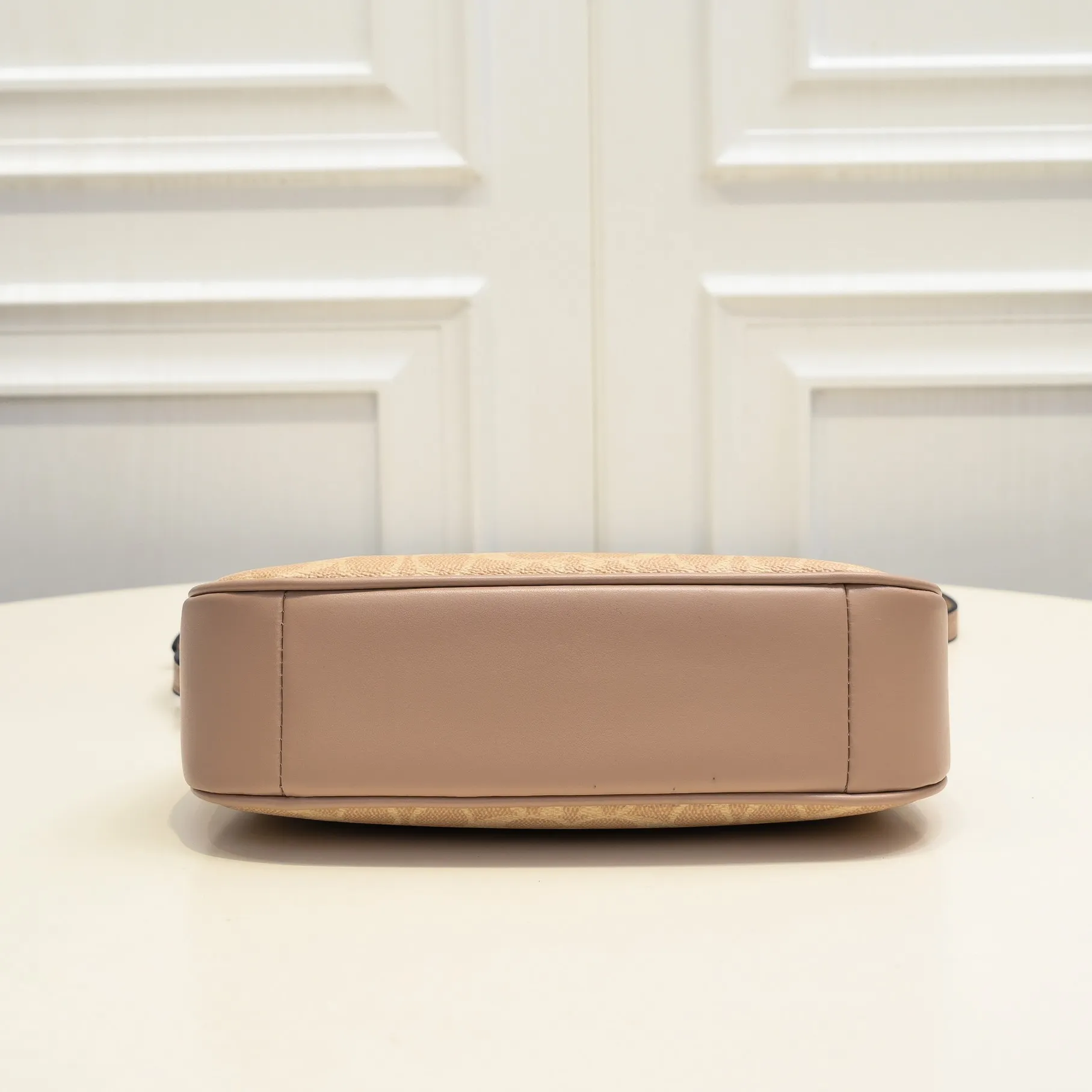 P260 [Top original order] Style number: CV993 Size: 24.5*15.5*7.5cm