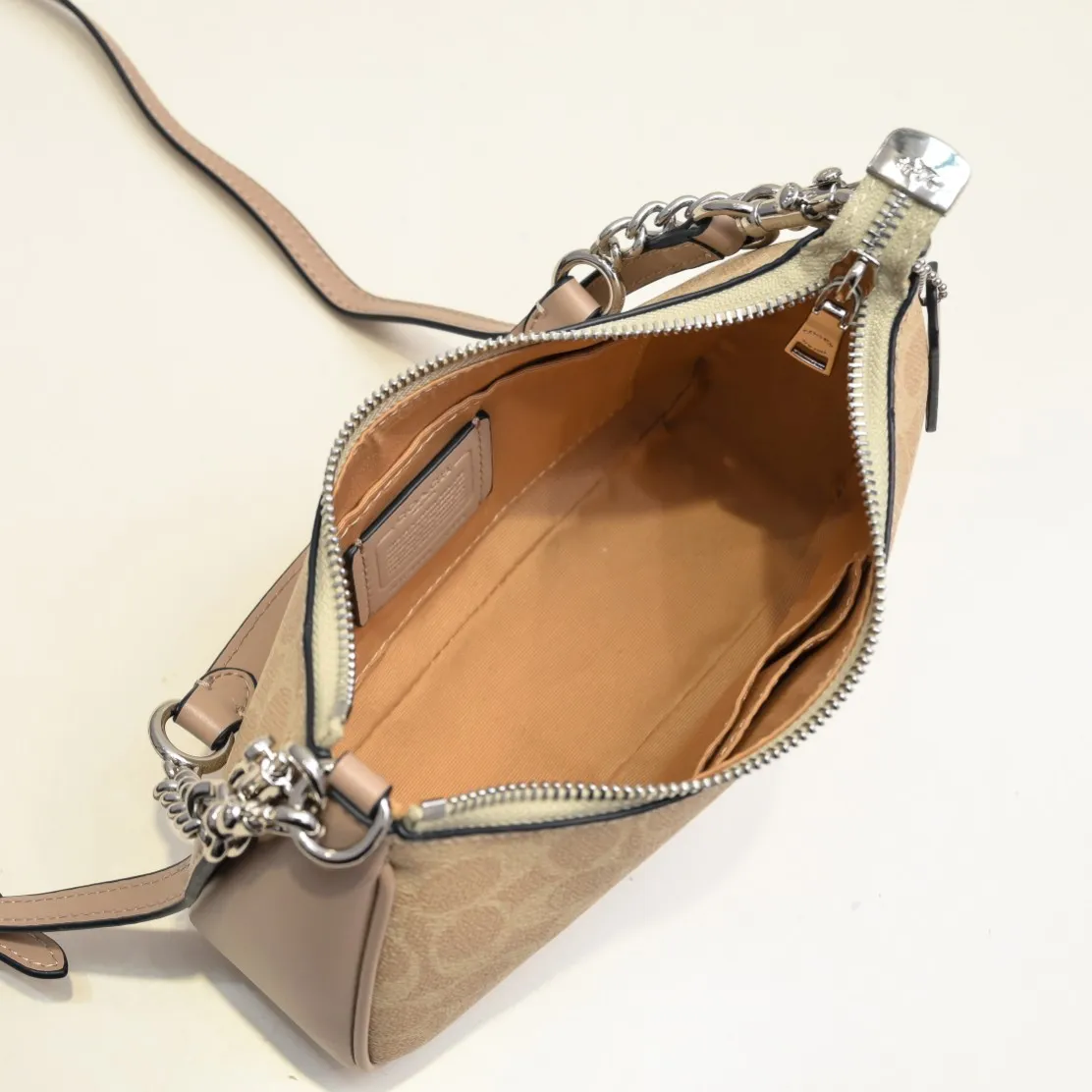 P260 [Top original order] Style number: CV993 Size: 24.5*15.5*7.5cm