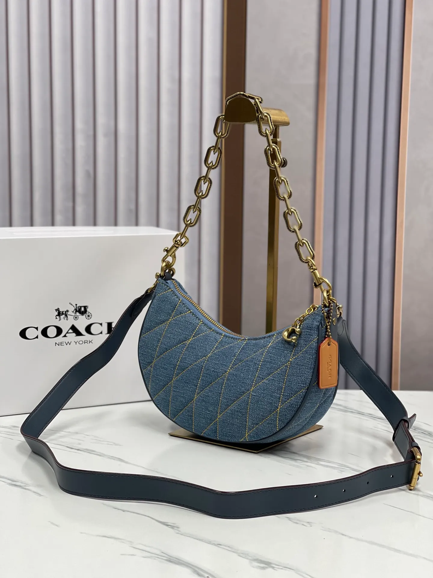 Top original order batch 460💰COACH new women's bag armpit bag pillow quilted mira shoulder bag model CR679. Dimensions 23×16×6.