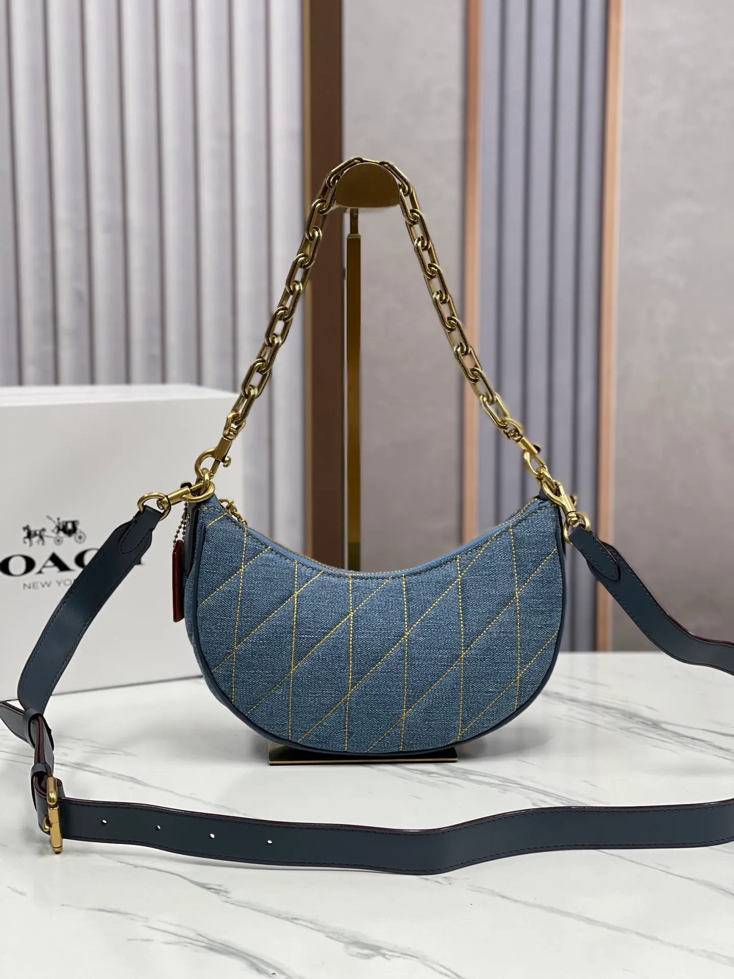 Top original order batch 460💰COACH new women's bag armpit bag pillow quilted mira shoulder bag model CR679. Dimensions 23×16×6.