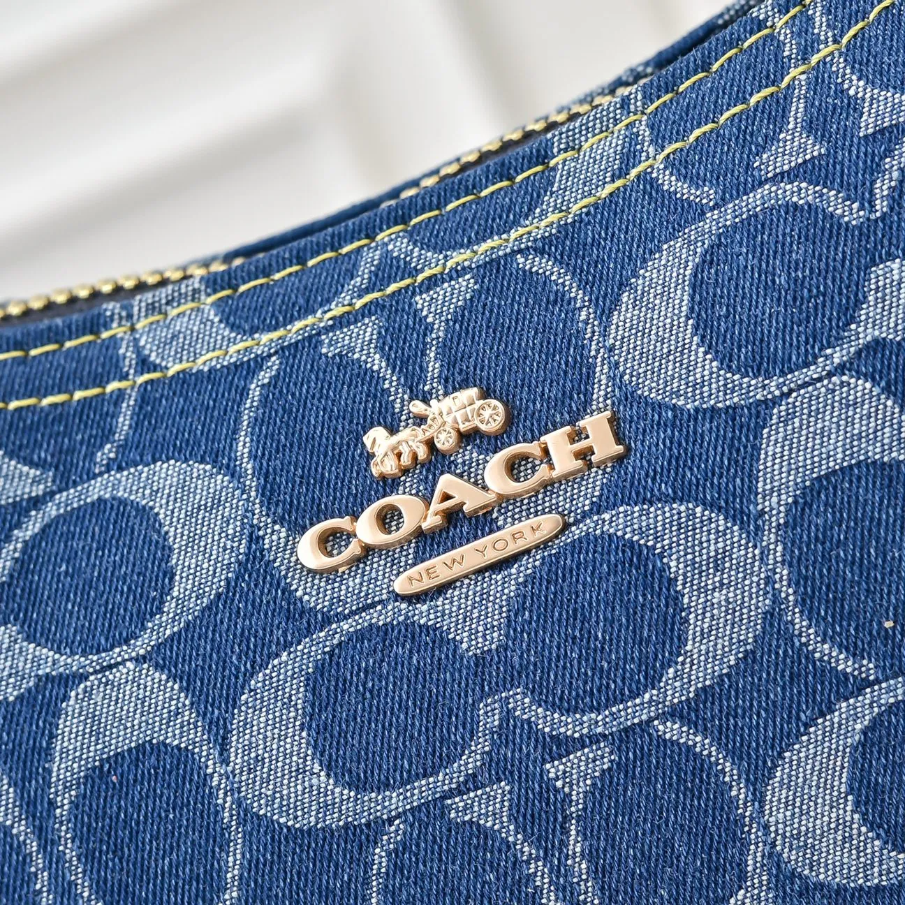 P260 [Top original order] Style number: CAF82 Size: 24.5*15.5*7.5cm