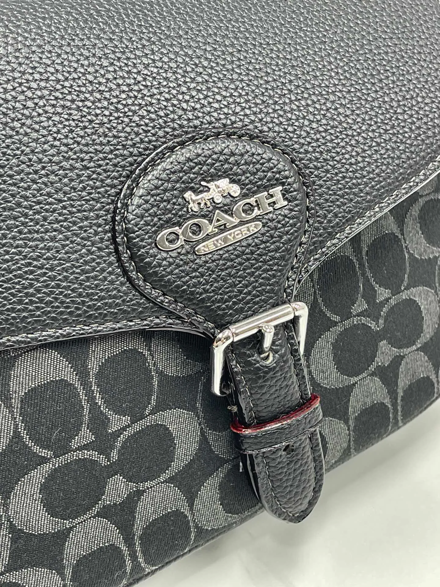 Batch 500💰Coach’s new saddle bag model CQ185 black denim Amelia saddle bag, the pebbled cowhide flap is like a delicate scroll, and the wide woven shoulder strap is light and comfortable. , complementing Amelia's classic design, injecting playful and youthful colors into the outfit. Size 23X18