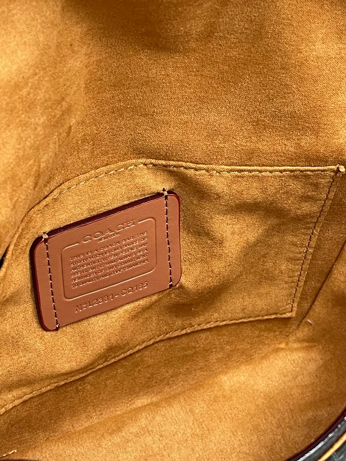 Batch 500💰Coach’s new saddle bag model CQ185 black denim Amelia saddle bag, the pebbled cowhide flap is like a delicate scroll, and the wide woven shoulder strap is light and comfortable. , complementing Amelia's classic design, injecting playful and youthful colors into the outfit. Size 23X18