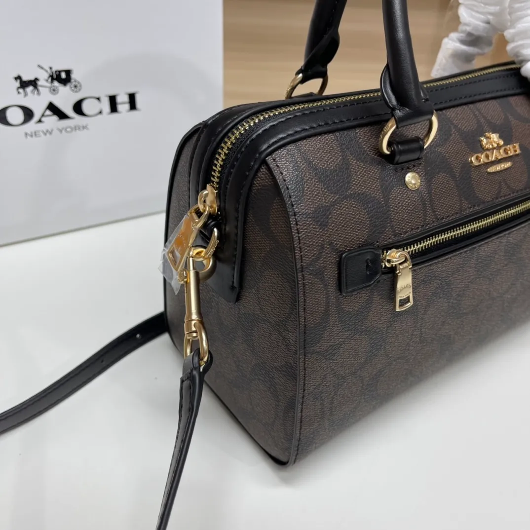 Top original order, batch 480💰COACH/Coach’s new Boston bag 83607 is a super practical bag, regardless of age or season. The bag has a large space and can hold a lot of things. This bag has a long shoulder strap and can be worn cross-body. Size:26*15*13cm