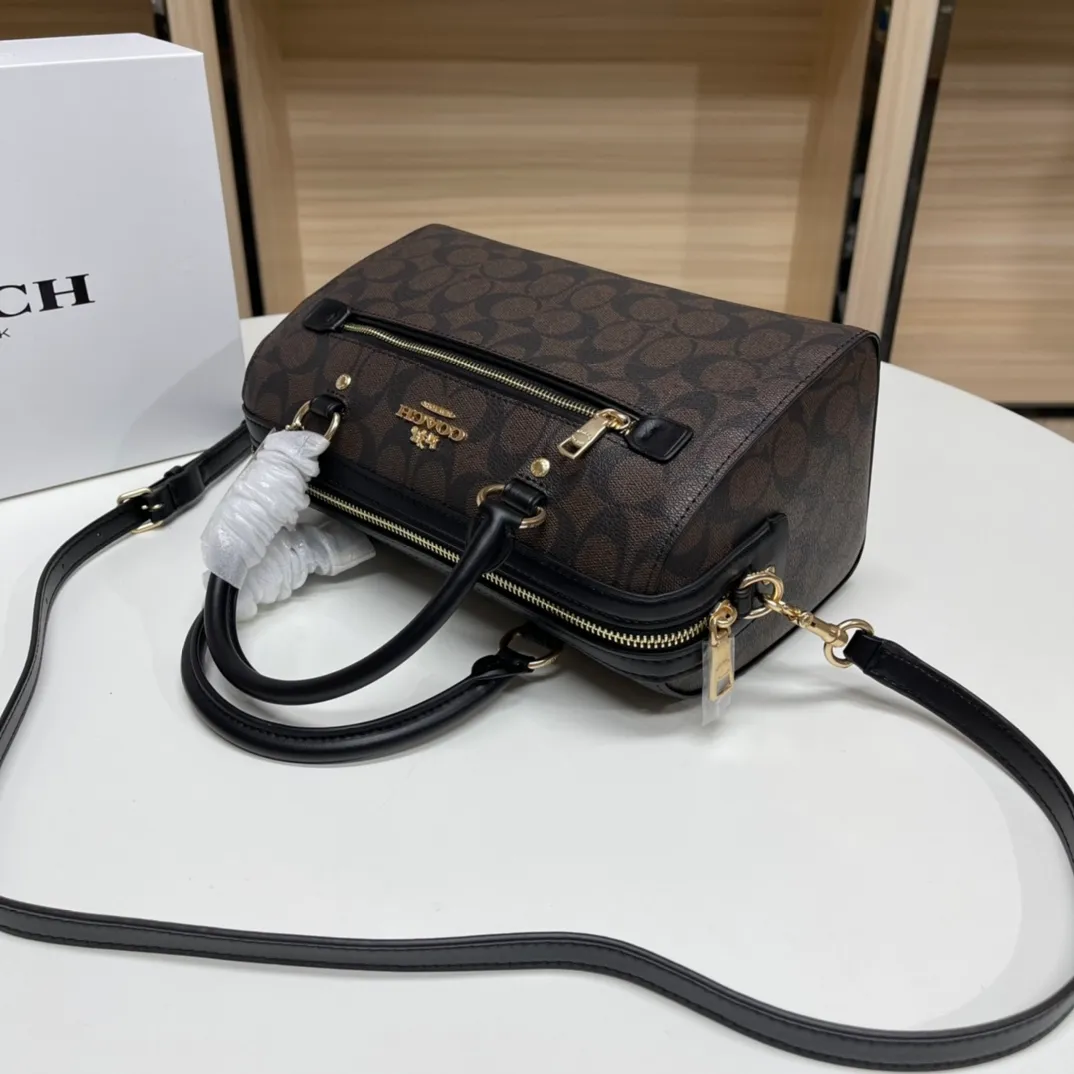 Top original order, batch 480💰COACH/Coach’s new Boston bag 83607 is a super practical bag, regardless of age or season. The bag has a large space and can hold a lot of things. This bag has a long shoulder strap and can be worn cross-body. Size:26*15*13cm
