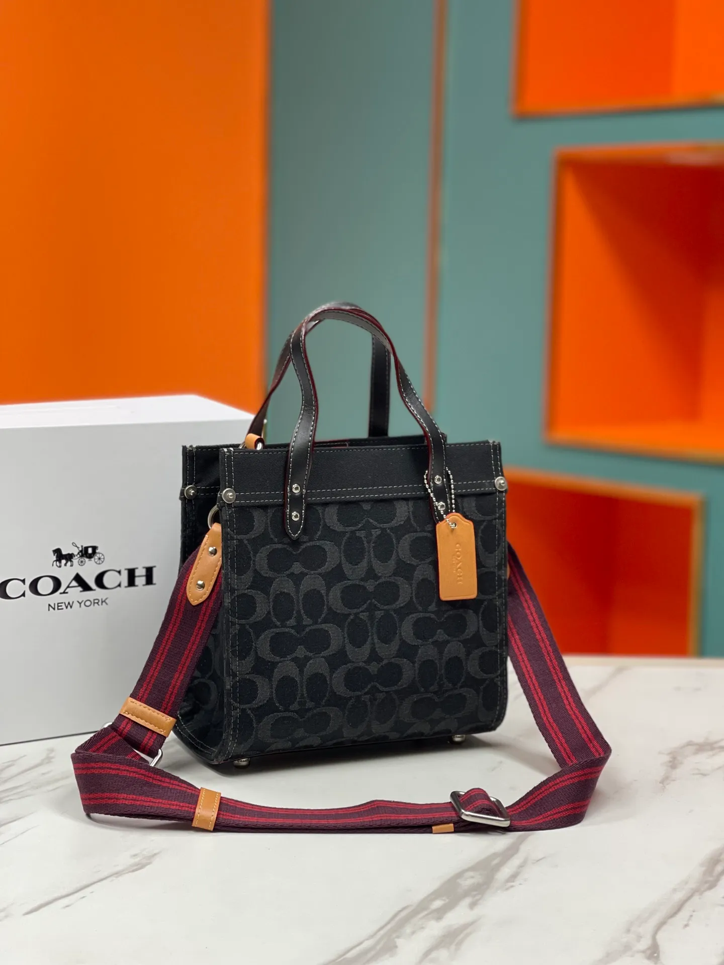 Top original order batch 460💰. coach/Coach’s new model CG091. Dempsey mini canvas Field Tote 22 vertical small tote shopping bag, the bag is small, cute and can be packed. It is very suitable for petite girls, fashionable and versatile ~ 22x21x12cm,