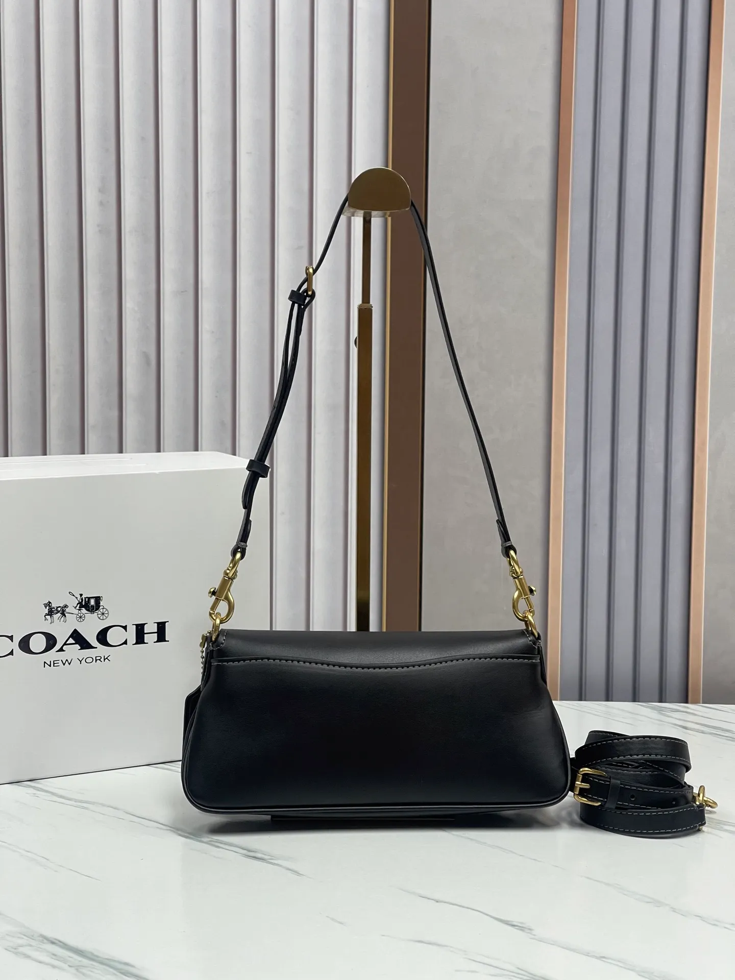 P420¥ [New counter product] COACH/Coach women's JET shoulder bag, crossbody bag, high-end design commuting model: CAM16. Size 25*11*5