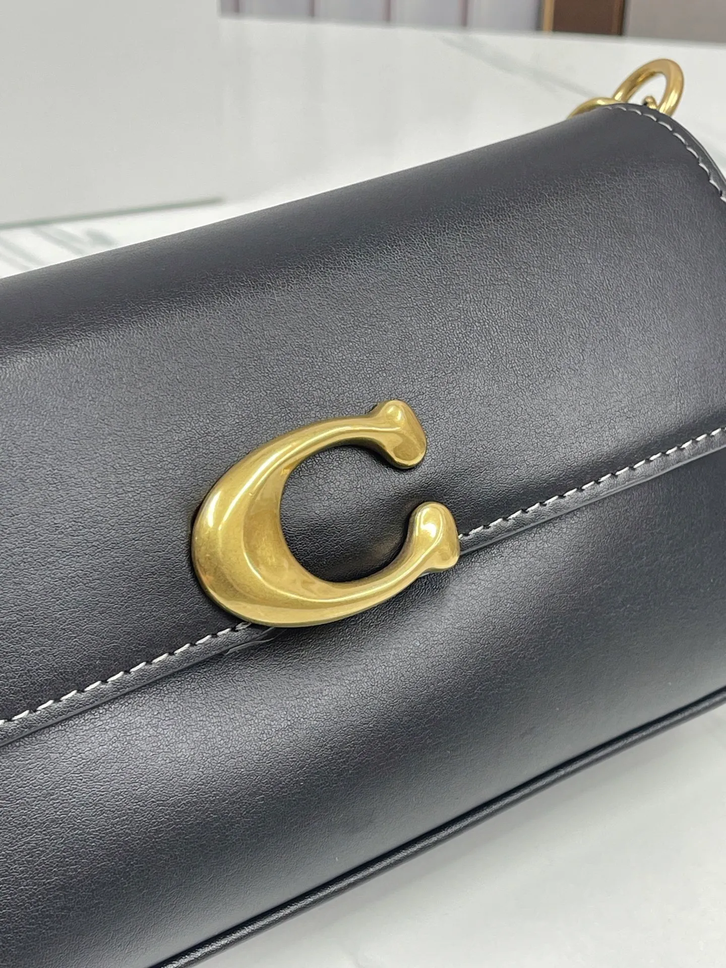 P420¥ [New counter product] COACH/Coach women's JET shoulder bag, crossbody bag, high-end design commuting model: CAM16. Size 25*11*5