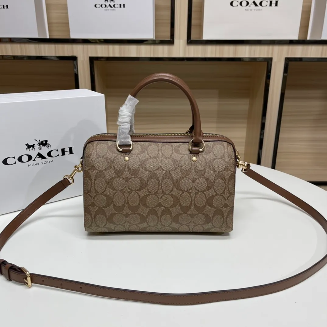 Top original order, batch 480💰COACH/Coach’s new Boston bag 83607 is a super practical bag, regardless of age or season. The bag has a large space and can hold a lot of things. This bag has a long shoulder strap and can be worn cross-body. Size:26*15*13cm