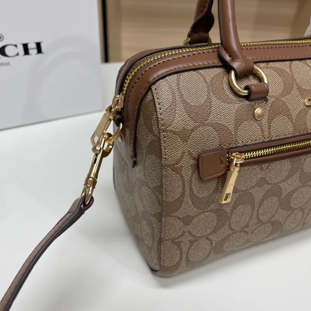 Top original order, batch 480💰COACH/Coach’s new Boston bag 83607 is a super practical bag, regardless of age or season. The bag has a large space and can hold a lot of things. This bag has a long shoulder strap and can be worn cross-body. Size:26*15*13cm