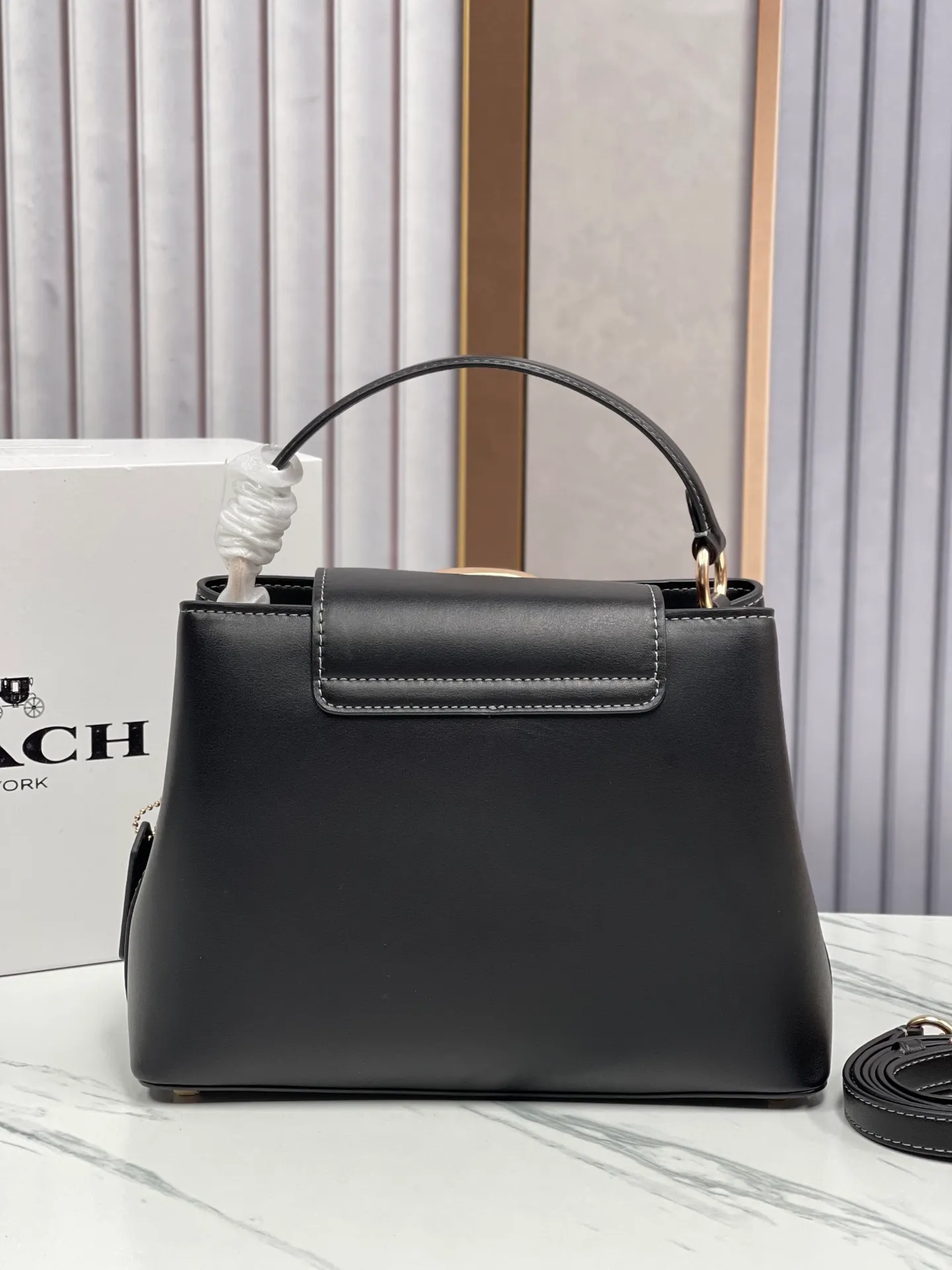 Top original order batch 480¥🌻Coach/Coach new new product Coach Eliza model CW015 Carryall This is too exquisite, it is a perfect heroine bag type. The texture is exquisite and domineering, classic and timeless. Size 26/18/11.