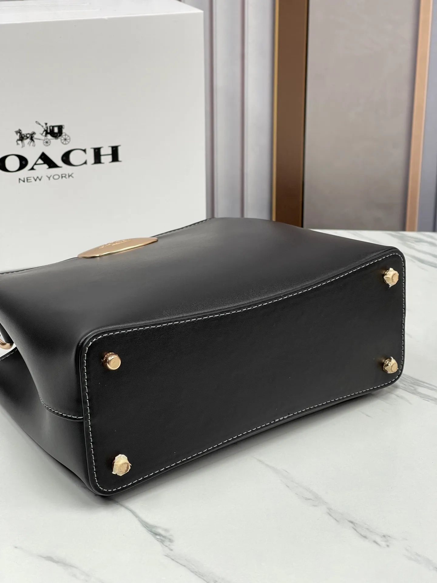 Top original order batch 480¥🌻Coach/Coach new new product Coach Eliza model CW015 Carryall This is too exquisite, it is a perfect heroine bag type. The texture is exquisite and domineering, classic and timeless. Size 26/18/11.