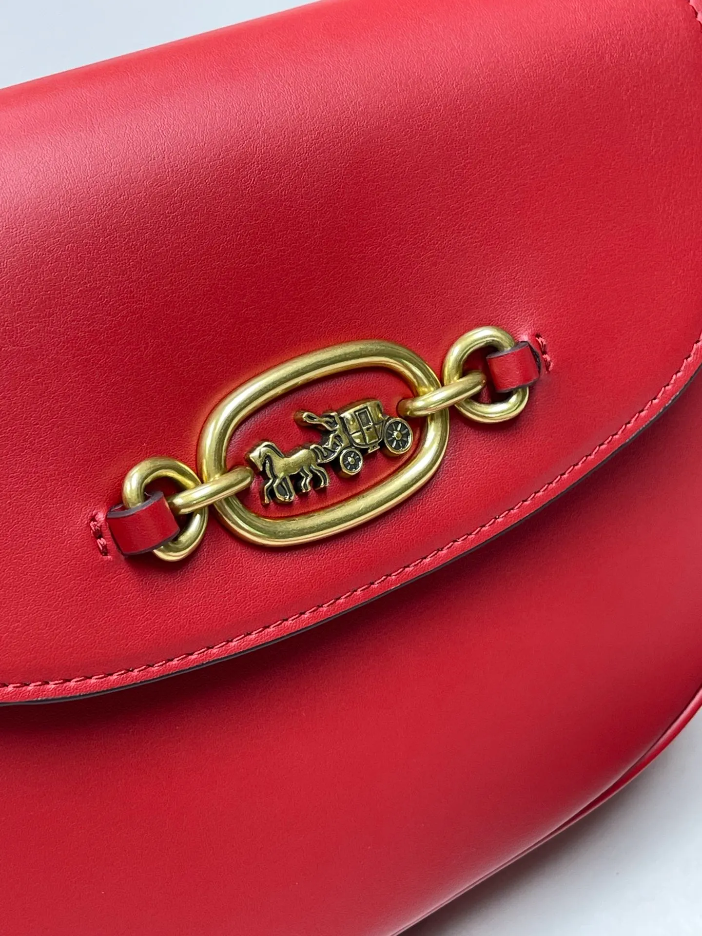 Top original order, batch 440💰 Coach's new counter synchronization model CM705 HARLER shoulder crossbody bag saddle bag, minimalist and casual, casual and versatile item ~ 22x17.5x6cm