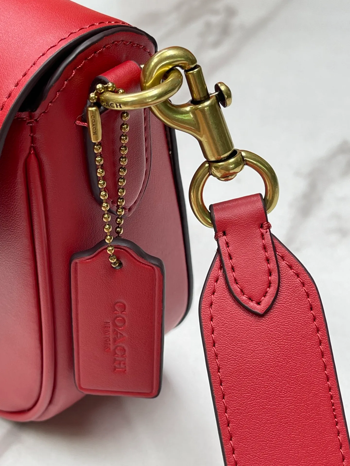 Top original order, batch 440💰 Coach's new counter synchronization model CM705 HARLER shoulder crossbody bag saddle bag, minimalist and casual, casual and versatile item ~ 22x17.5x6cm