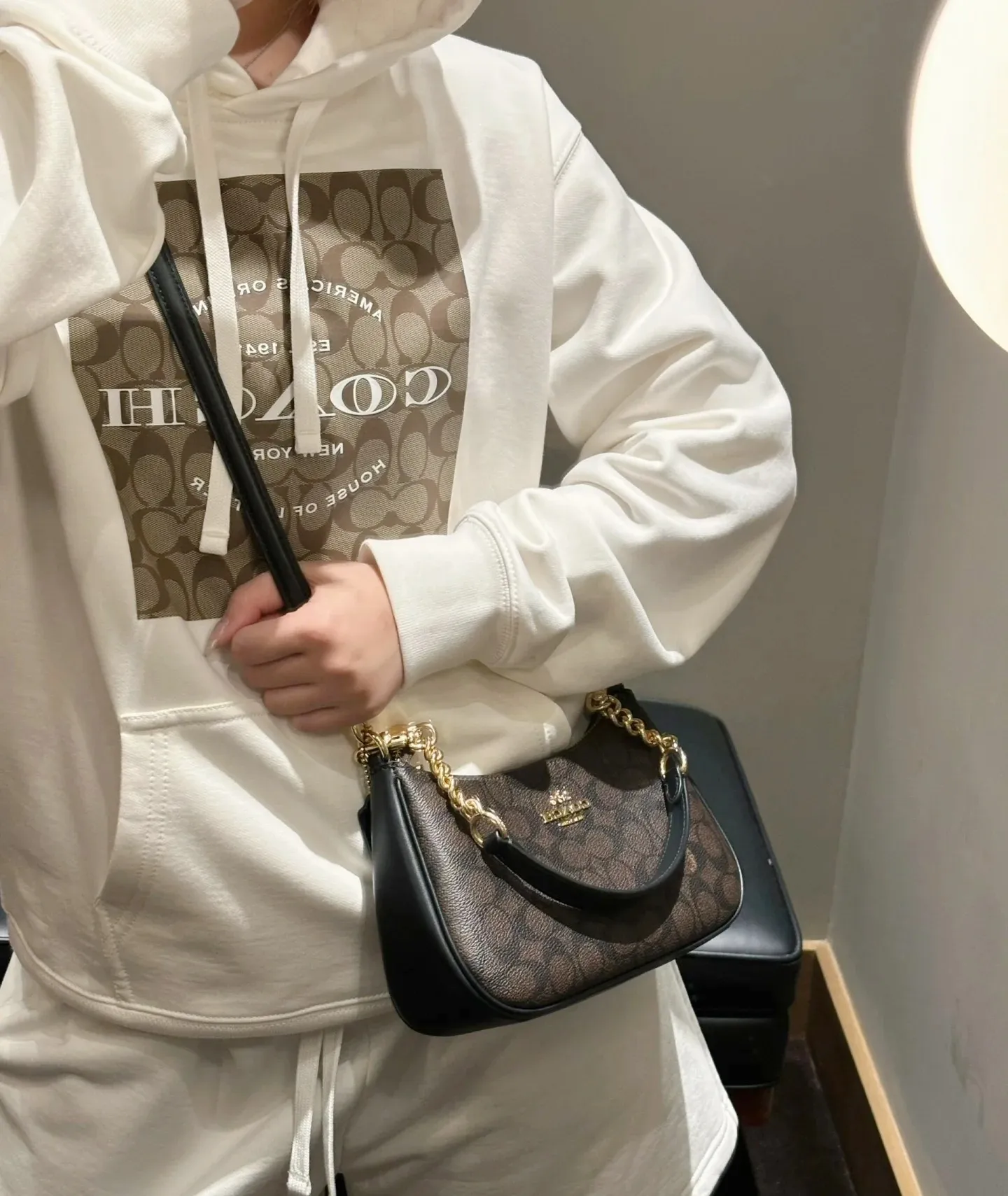 P260 [Top original order] Style number: CV993 Size: 24.5*15.5*7.5cm