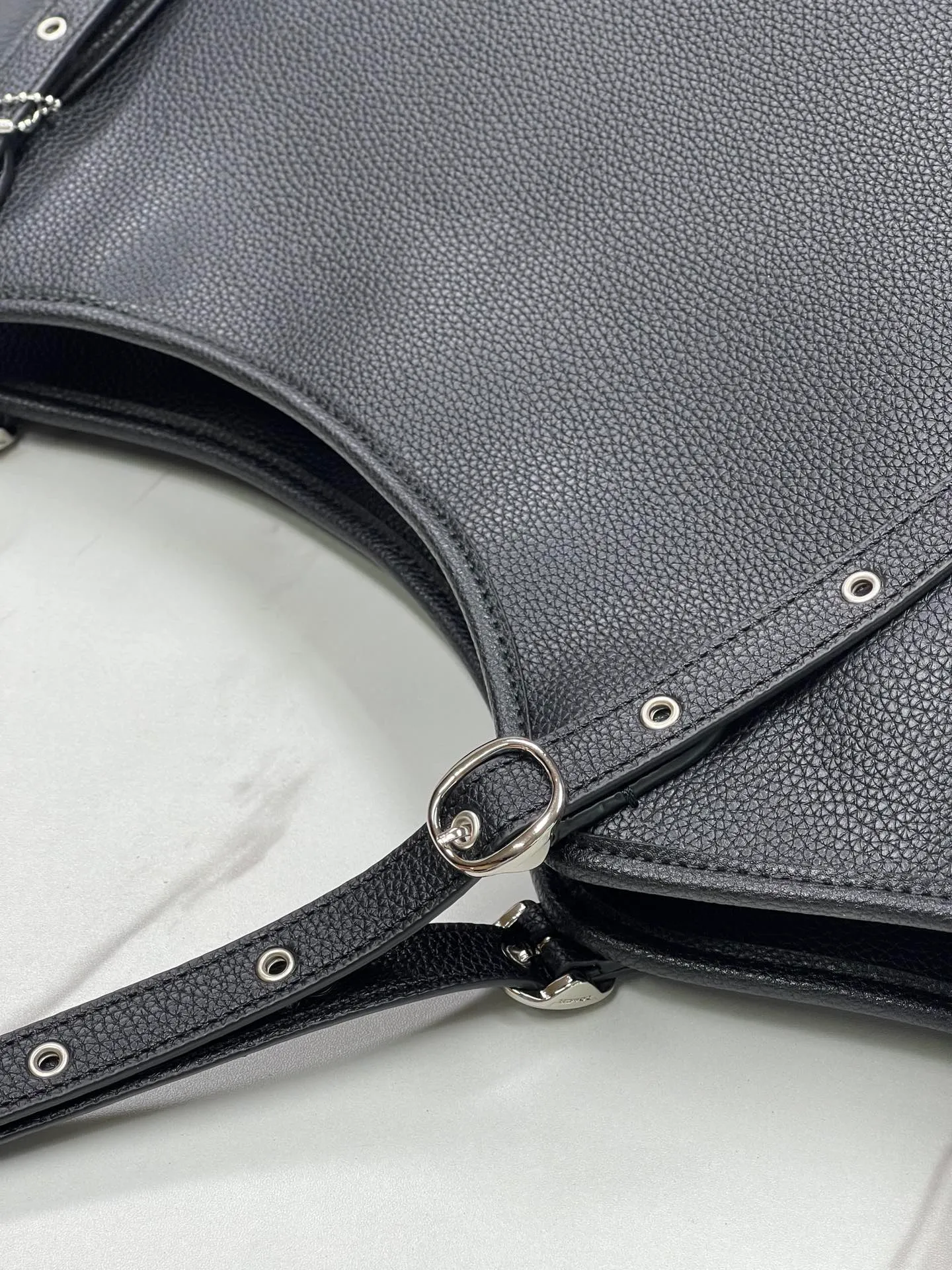 Top original order batch 460💰COACH/Coach new | New product model CM074 Nina tote bag classic presbyopia commuting bag suitable for Jimei commuting in the office, very versatile and classic, large capacity, easily accommodates all office needs. The canvas coating is scratch-resistant and wear-resistant, so you are not afraid of being easily injured. Size 36/29/16