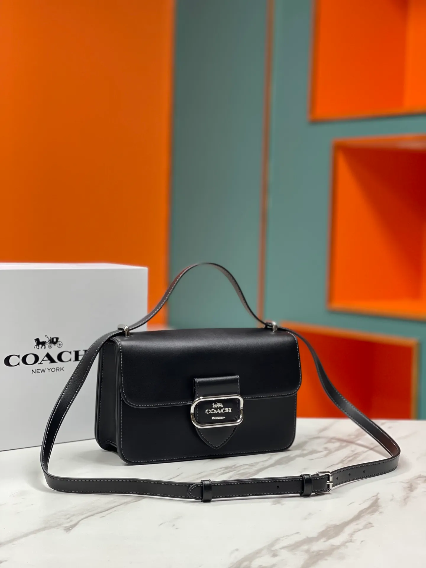 Top original order, batch 470💰coach/new model, latest 9🈷️new product model CM090 Morgan series is here. It is a must-have for gift giving. Exquisite, compact and playful on the upper body. Wear-resistant and scratch-resistant. The built-in compartment can accommodate a variety of personal belongings. Girls don’t have to worry about their belongings when going out. The shoulder strap can be adjusted diagonally or on one shoulder. Super practical. Size 25X16X7.5