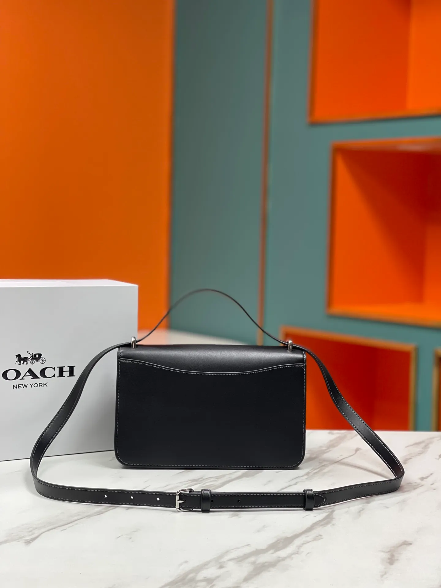 Top original order, batch 470💰coach/new model, latest 9🈷️new product model CM090 Morgan series is here. It is a must-have for gift giving. Exquisite, compact and playful on the upper body. Wear-resistant and scratch-resistant. The built-in compartment can accommodate a variety of personal belongings. Girls don’t have to worry about their belongings when going out. The shoulder strap can be adjusted diagonally or on one shoulder. Super practical. Size 25X16X7.5