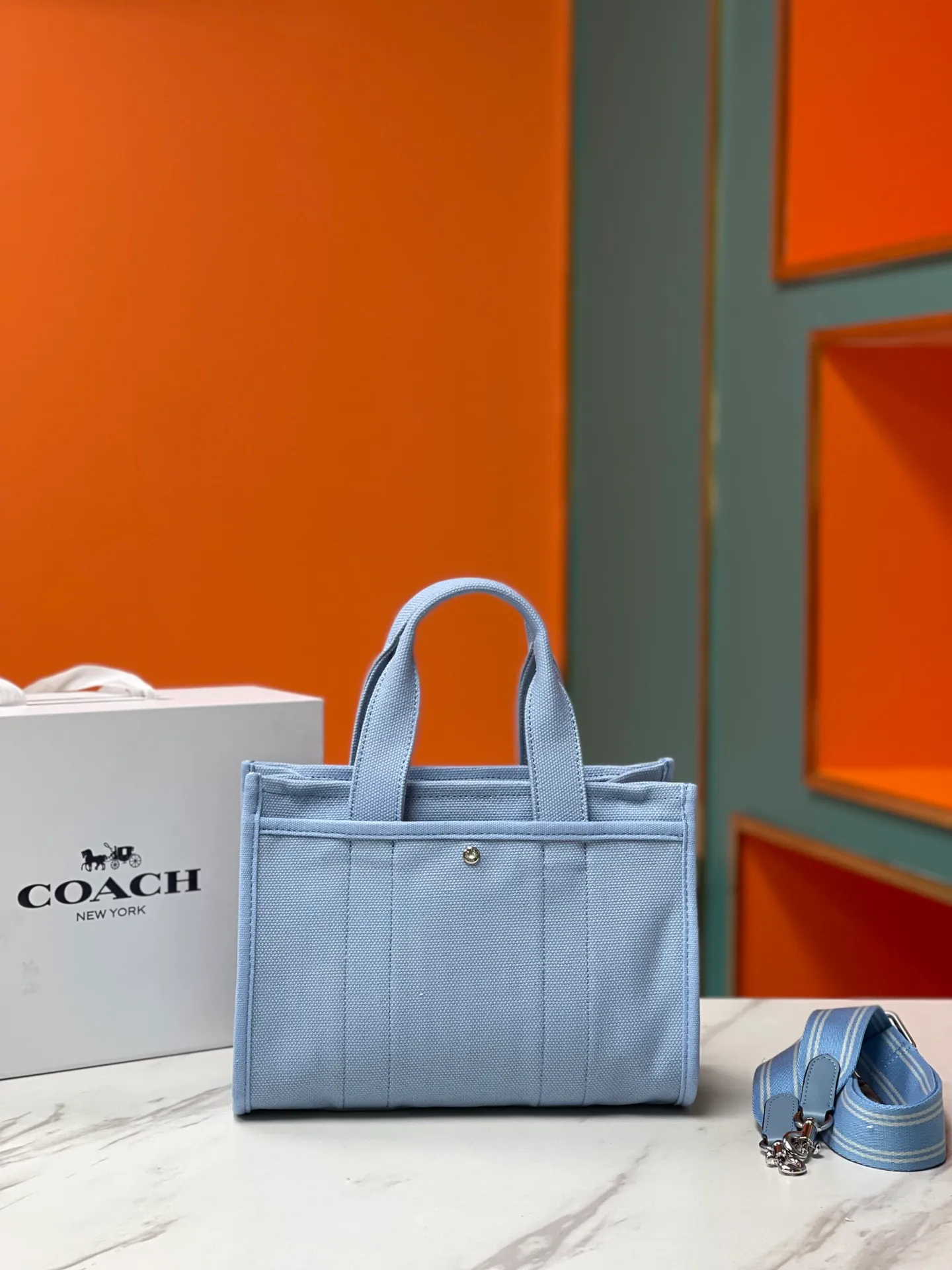 Top original order, batch 460💰Coach’s January new model CP428 cargo tote bag, a must-have for commuting, meets daily needs, exquisite letter embroidery texture, full closed zipper design, very safe √ size 26X19.5X13