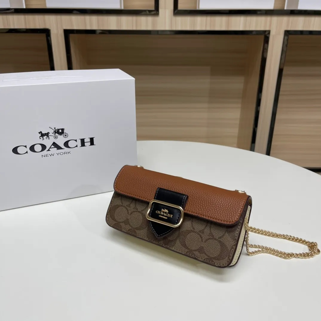 Top original order, batch 420💰New chain bag model CF475 presbyopia brown Morgan series small chain crossbody. My favorite small and portable chain bag. It is enough to carry small things when going out, and there is no problem with mobile phones. Matching: This version and this color match, it can be matched with anything. It is a versatile style! You can’t go wrong with anything. Small and cute. Chain: This is a chain shoulder strap, which can be changed at will, either long and cross-body, or short on the side. You can also use it as an evening bag without the shoulder strap. It’s so beautiful and versatile ~ Size: 20*10*4.5.