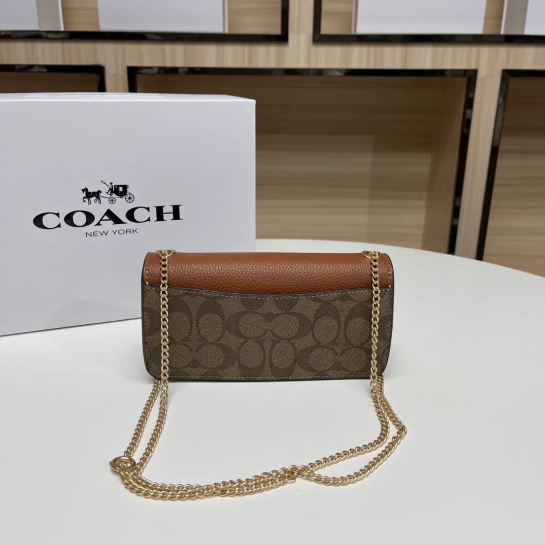 Top original order, batch 420💰New chain bag model CF475 presbyopia brown Morgan series small chain crossbody. My favorite small and portable chain bag. It is enough to carry small things when going out, and there is no problem with mobile phones. Matching: This version and this color match, it can be matched with anything. It is a versatile style! You can’t go wrong with anything. Small and cute. Chain: This is a chain shoulder strap, which can be changed at will, either long and cross-body, or short on the side. You can also use it as an evening bag without the shoulder strap. It’s so beautiful and versatile ~ Size: 20*10*4.5.