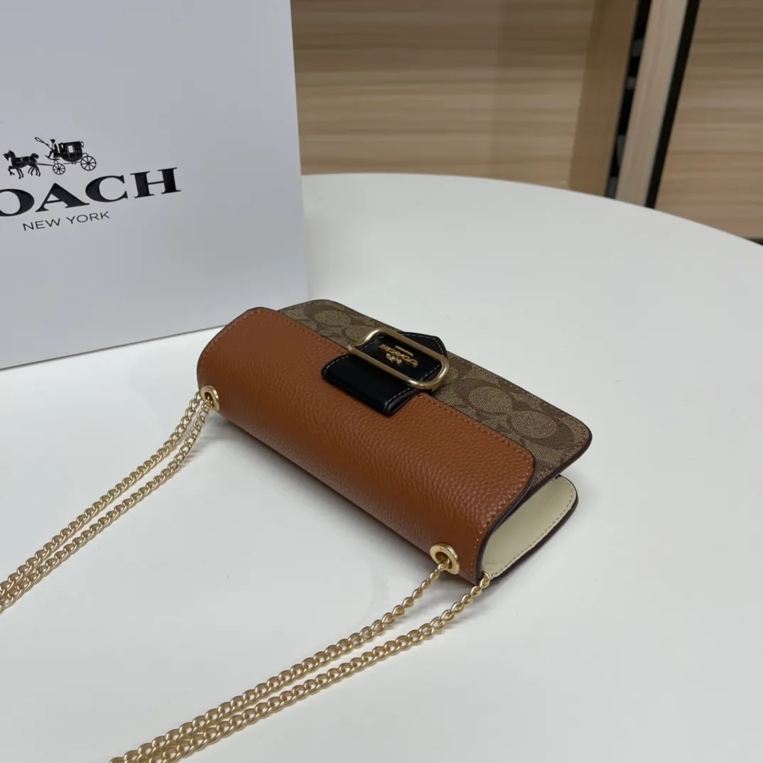 Top original order, batch 420💰New chain bag model CF475 presbyopia brown Morgan series small chain crossbody. My favorite small and portable chain bag. It is enough to carry small things when going out, and there is no problem with mobile phones. Matching: This version and this color match, it can be matched with anything. It is a versatile style! You can’t go wrong with anything. Small and cute. Chain: This is a chain shoulder strap, which can be changed at will, either long and cross-body, or short on the side. You can also use it as an evening bag without the shoulder strap. It’s so beautiful and versatile ~ Size: 20*10*4.5.