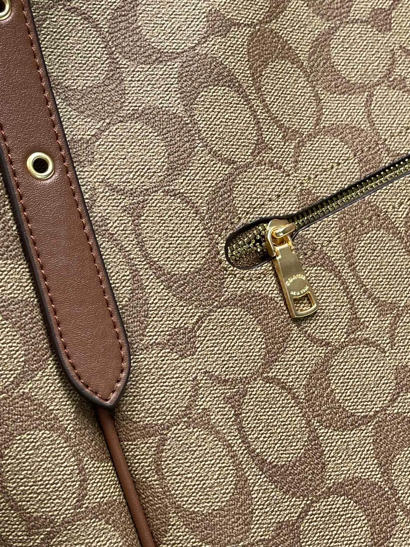 Top original order batch 460💰COACH/Coach new | New product model CM076 Nina tote bag classic presbyopia commuting bag suitable for Jimei commuting in the office, very versatile and classic, large capacity, easily accommodates all office needs. The canvas coating is scratch-resistant and wear-resistant, so you are not afraid of being easily injured. Size 36/29/16