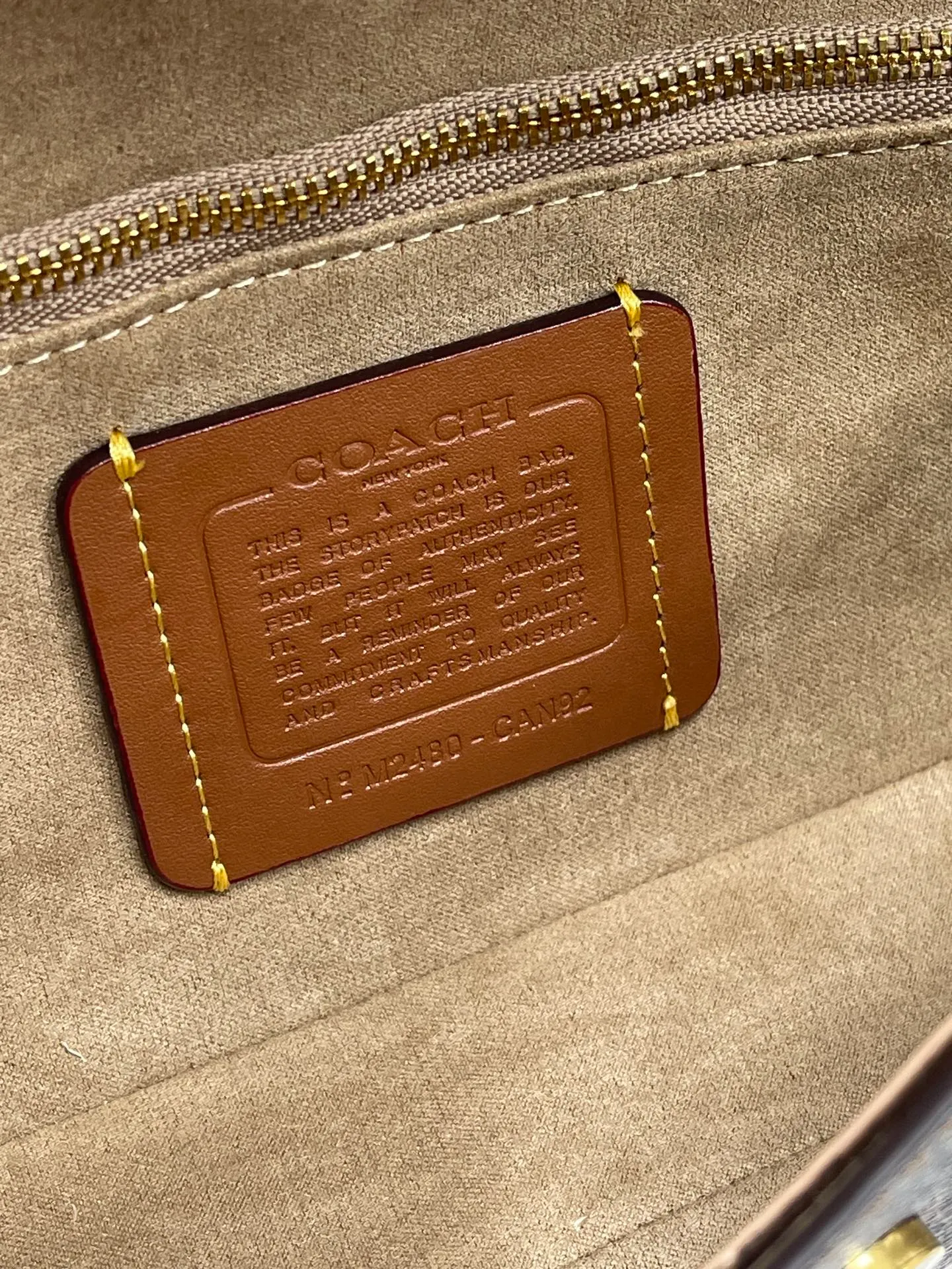 Batch 380¥💰Coach/Coach new model, CAN90 CAN91 CAN92 Brook Chain bag is a lightweight and attractive baguette bag. It is a practical small bag with clamshell design and strong privacy. There is also a large zipper layer in the bag. Metal chain and leather, with two shoulder straps, it is very convenient. The four colors are all attractive. Size 23-12-4,
