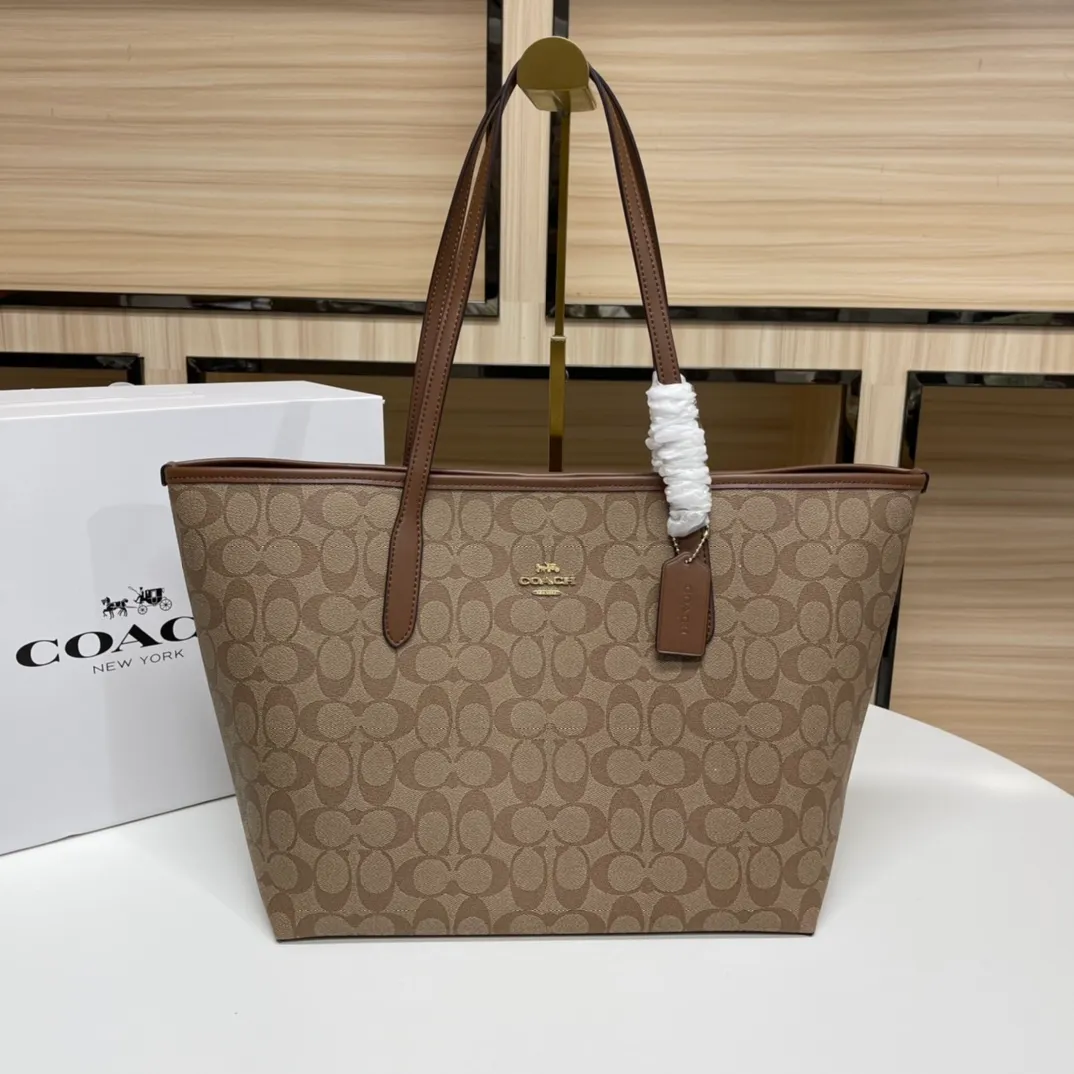 Top original order 400 in batches💰. Coach/Coach new large shopping bag. Style number: 5696& Classic presbyopic logo tote bag is super cute. It is suitable for commuting. It has a huge capacity and is also very suitable for mothers. It has a wide range of applicability, especially suitable for students, part-time workers and mothers. Size: 34*31*16 cm,