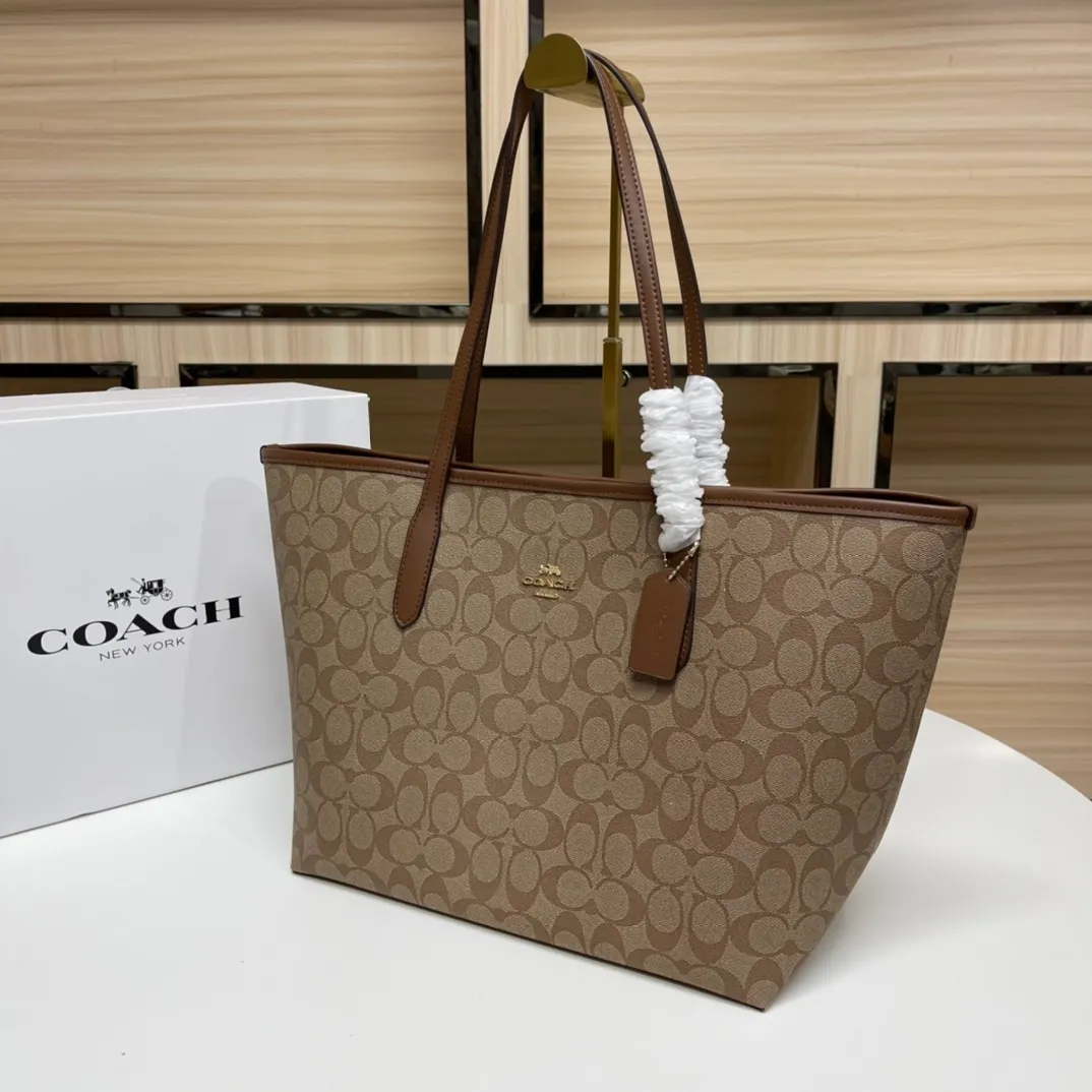 Top original order 400 in batches💰. Coach/Coach new large shopping bag. Style number: 5696& Classic presbyopic logo tote bag is super cute. It is suitable for commuting. It has a huge capacity and is also very suitable for mothers. It has a wide range of applicability, especially suitable for students, part-time workers and mothers. Size: 34*31*16 cm,