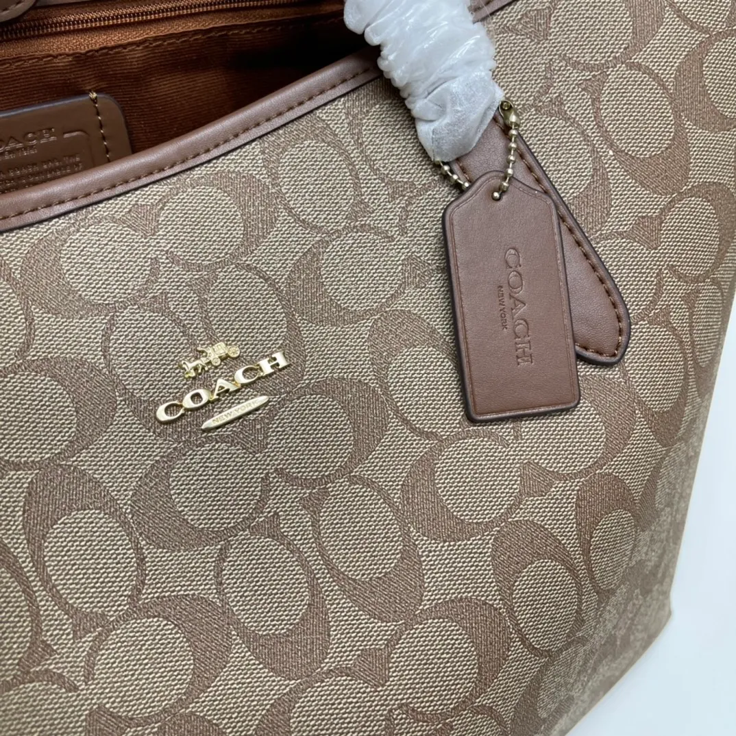 Top original order 400 in batches💰. Coach/Coach new large shopping bag. Style number: 5696& Classic presbyopic logo tote bag is super cute. It is suitable for commuting. It has a huge capacity and is also very suitable for mothers. It has a wide range of applicability, especially suitable for students, part-time workers and mothers. Size: 34*31*16 cm,