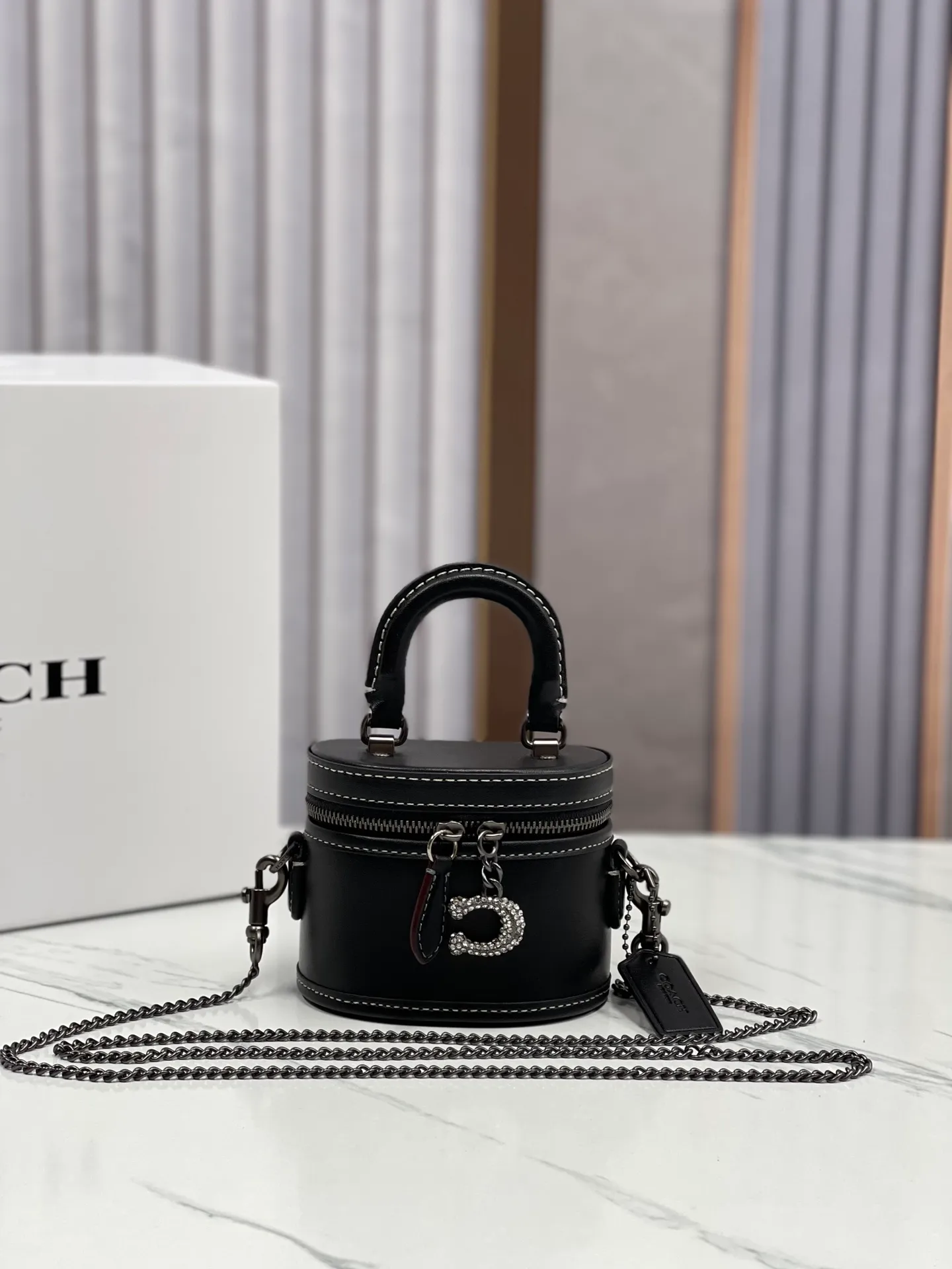 Batch 440💰coach/Coach’s new trail12 mini box bag CE769, cowhide, original hardware, C-shaped zipper with diamonds, super shiny, can hold lipstick, card holder, car keys and loose powder, size 11.5x9x7.5cm,