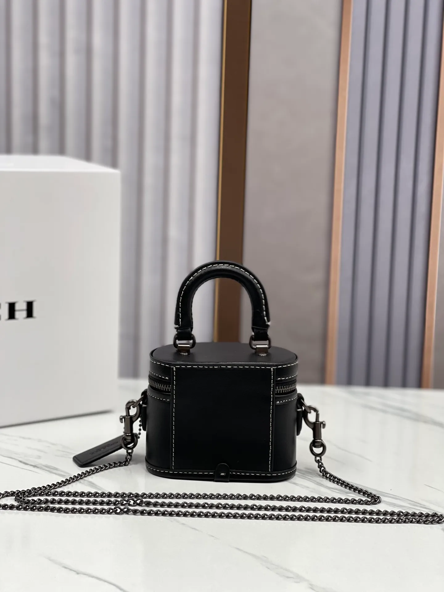 Batch 440💰coach/Coach’s new trail12 mini box bag CE769, cowhide, original hardware, C-shaped zipper with diamonds, super shiny, can hold lipstick, card holder, car keys and loose powder, size 11.5x9x7.5cm,