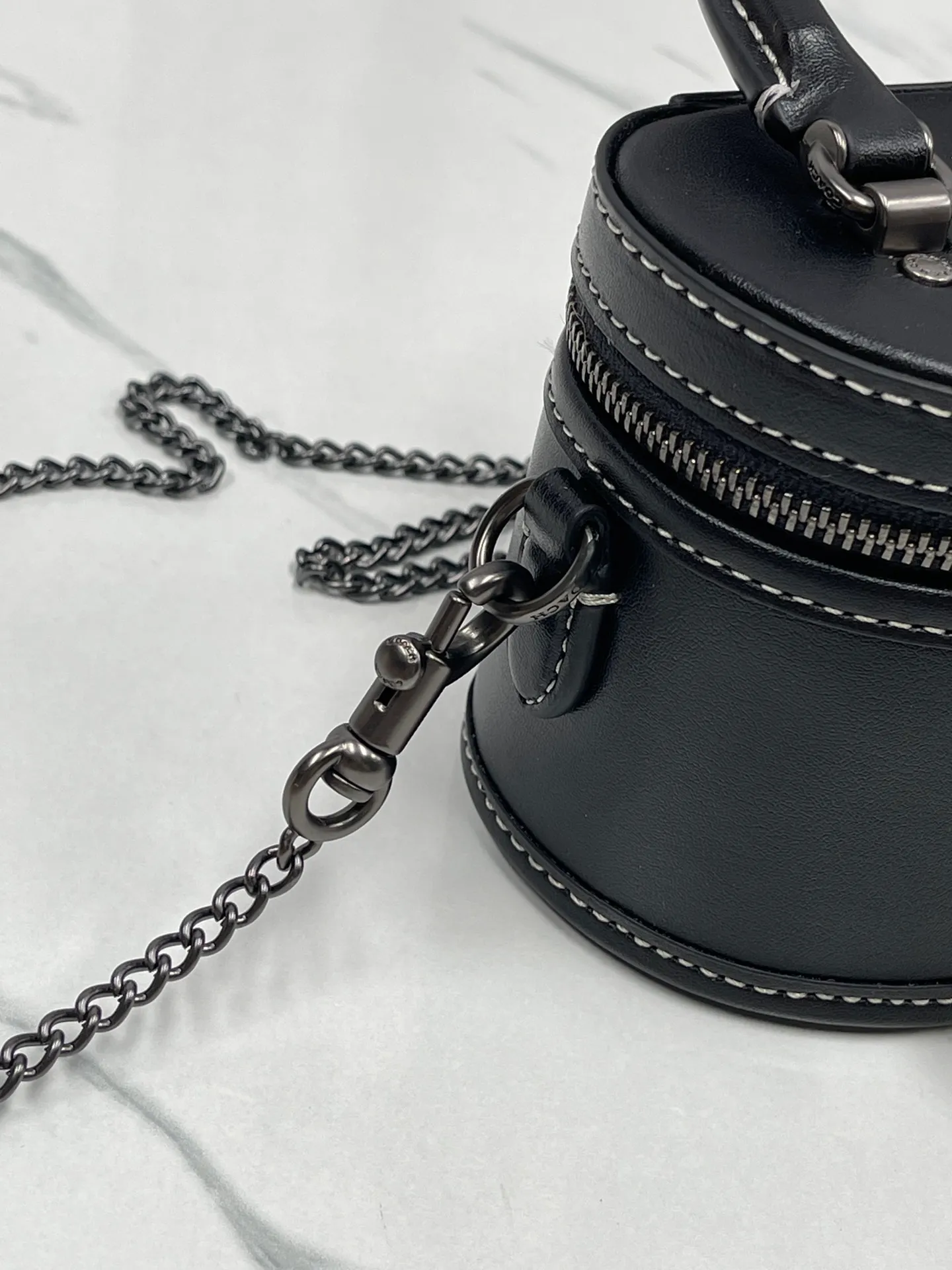 Batch 440💰coach/Coach’s new trail12 mini box bag CE769, cowhide, original hardware, C-shaped zipper with diamonds, super shiny, can hold lipstick, card holder, car keys and loose powder, size 11.5x9x7.5cm,