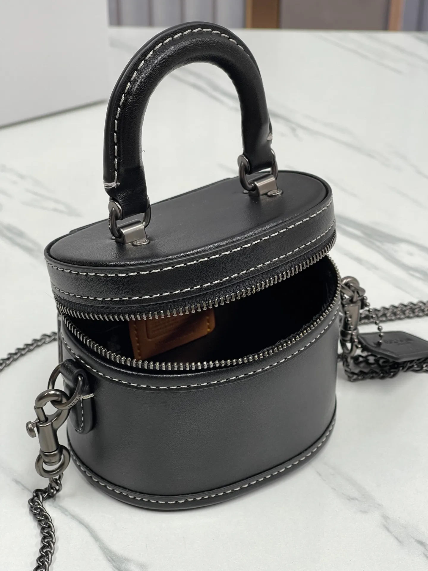 Batch 440💰coach/Coach’s new trail12 mini box bag CE769, cowhide, original hardware, C-shaped zipper with diamonds, super shiny, can hold lipstick, card holder, car keys and loose powder, size 11.5x9x7.5cm,