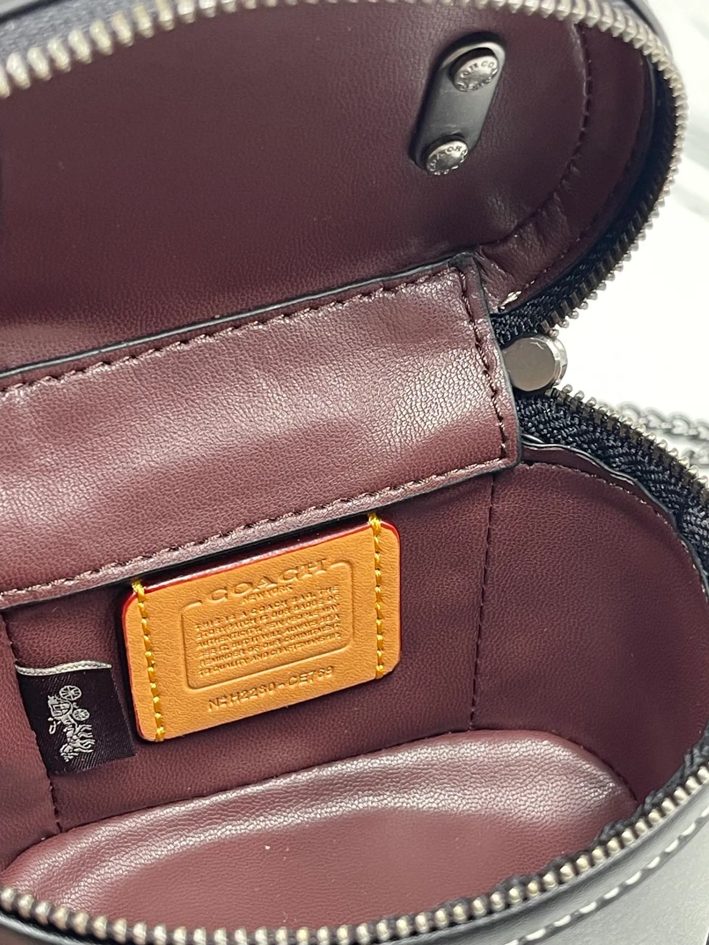 Batch 440💰coach/Coach’s new trail12 mini box bag CE769, cowhide, original hardware, C-shaped zipper with diamonds, super shiny, can hold lipstick, card holder, car keys and loose powder, size 11.5x9x7.5cm,