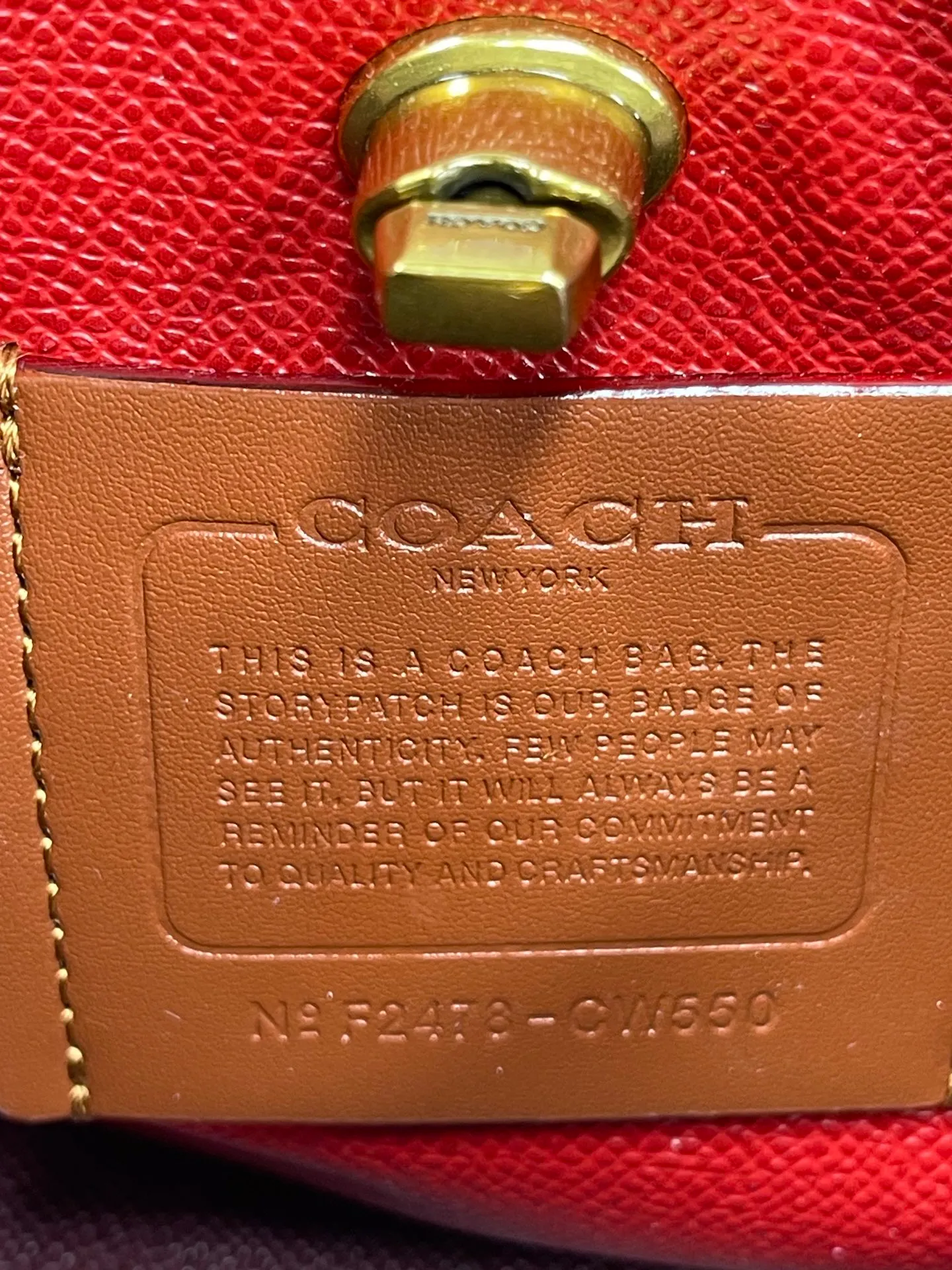 P440💰😍Coach’s new tote model of the Willow series, model CW459 CW550 18, is completely different from the previous ones! This one matches the latest casual style with wide width and logo, and this is the only one with a coin bag, which is super special. Size: 18*10*14