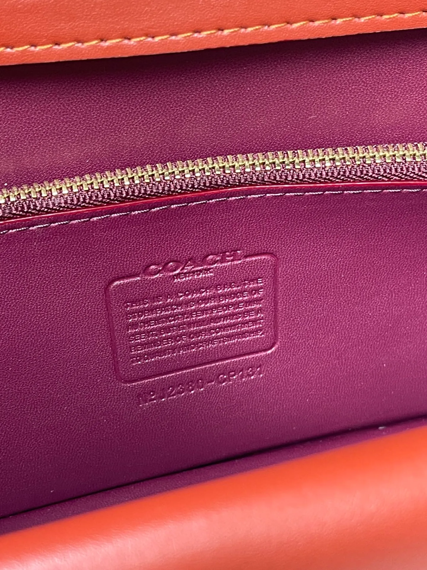 Batch 500💰💃Coach’s latest crossbody bag💐The shoulder strap design has a full score of 100. The leather detachable shoulder strap is also equipped with a retro old chain + leather shoulder strap. The big brand logoC is particularly obvious. The accordion-style side splicing snakeskin material is made of nappa sheepskin. The texture is very good! #coachNew #Chain Bag Model CP362. Size 24X10X7