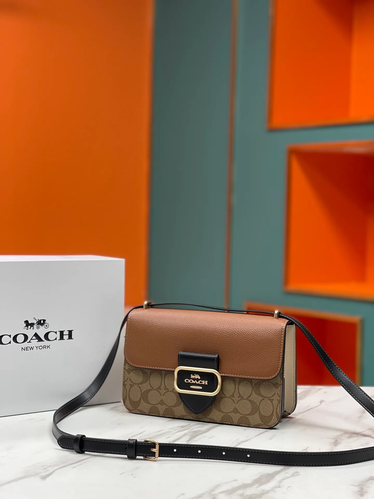 Top original order, batch 470💰coach/Coach's new model CM713 Morgan series is here. It is a must-have for gift giving. It is exquisite, compact and playful. It is wear-resistant and scratch-resistant. The built-in compartment can accommodate a variety of personal belongings. Girls don't have to worry about their belongings when going out. The shoulder strap can be adjusted diagonally or on one shoulder. Super practical. Size 25X16X7.5
