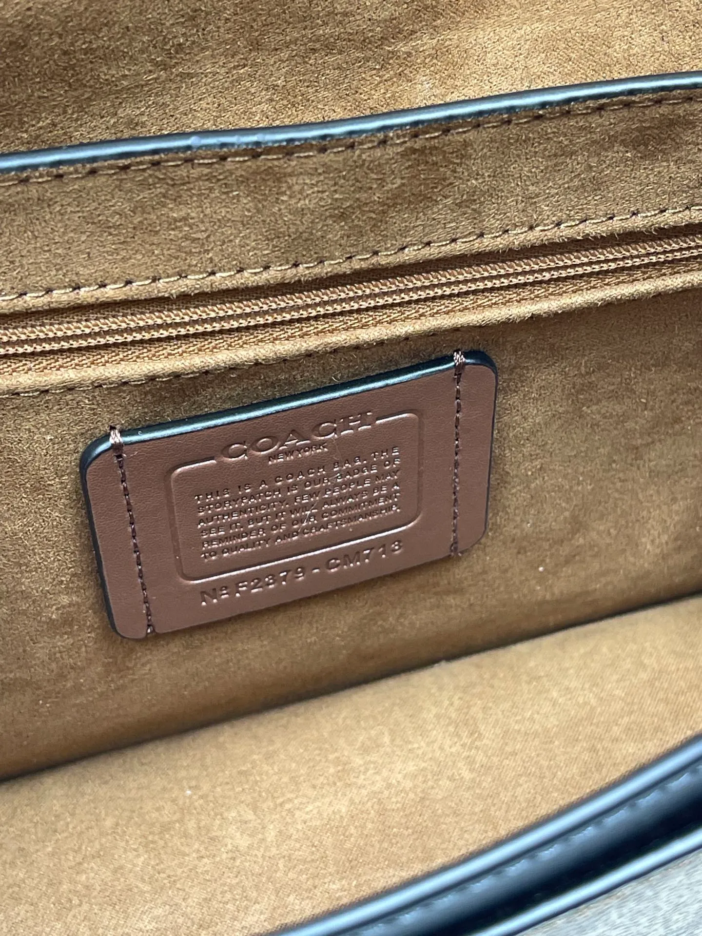 Top original order, batch 470💰coach/Coach's new model CM713 Morgan series is here. It is a must-have for gift giving. It is exquisite, compact and playful. It is wear-resistant and scratch-resistant. The built-in compartment can accommodate a variety of personal belongings. Girls don't have to worry about their belongings when going out. The shoulder strap can be adjusted diagonally or on one shoulder. Super practical. Size 25X16X7.5