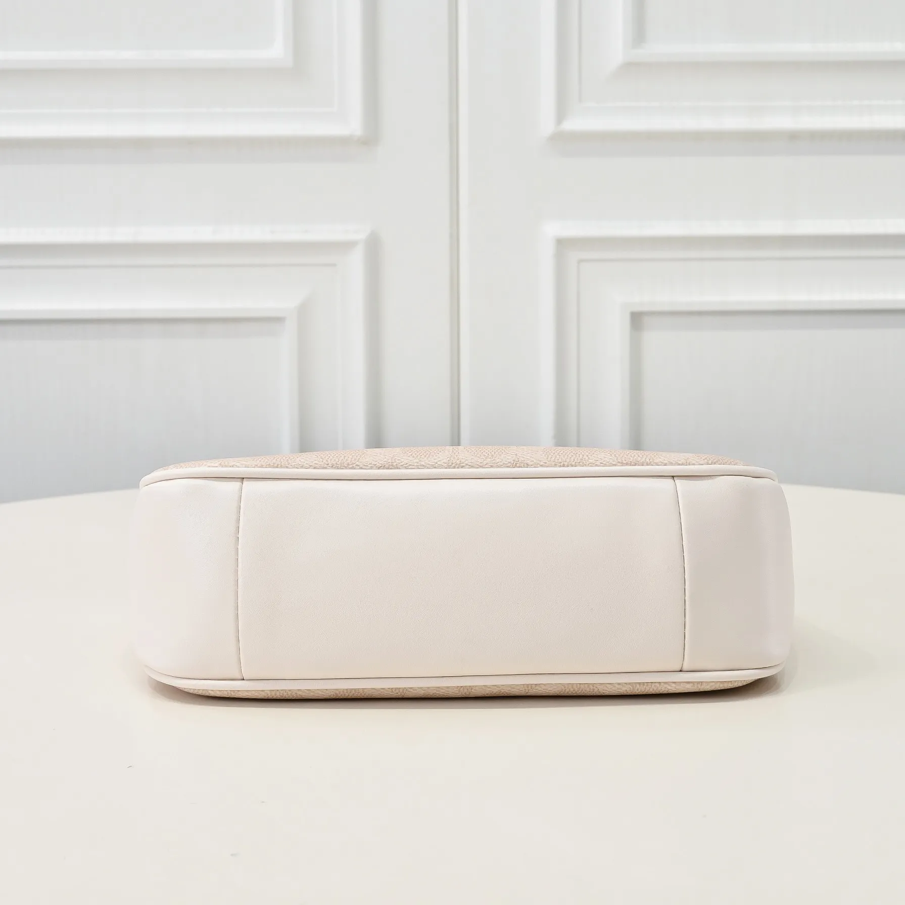 P260 [Top original order] Style number: CV993 Size: 24.5*15.5*7.5cm