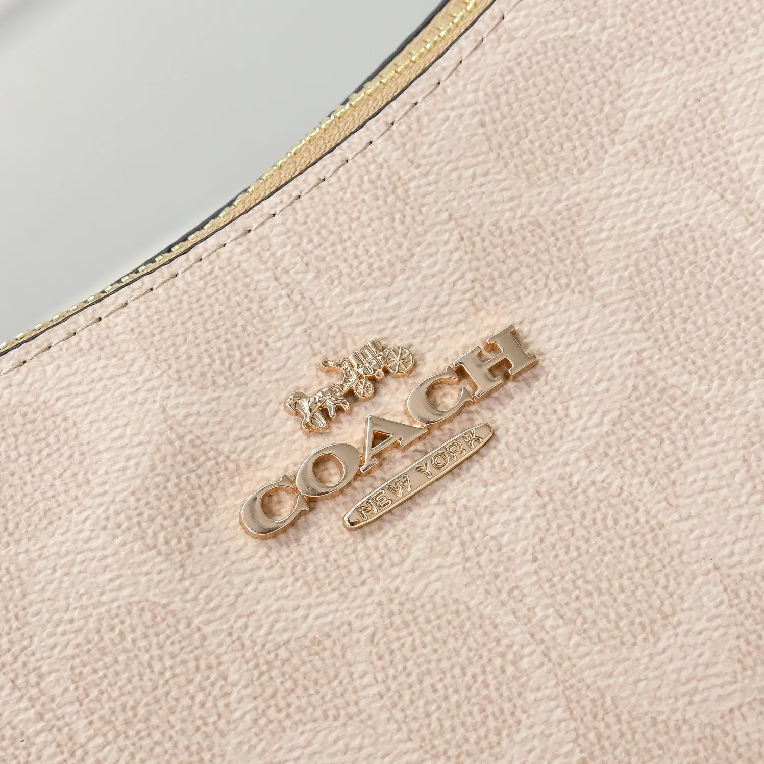 P260 [Top original order] Style number: CV993 Size: 24.5*15.5*7.5cm