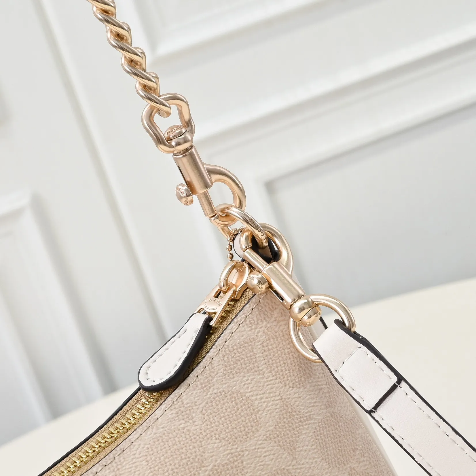 P260 [Top original order] Style number: CV993 Size: 24.5*15.5*7.5cm