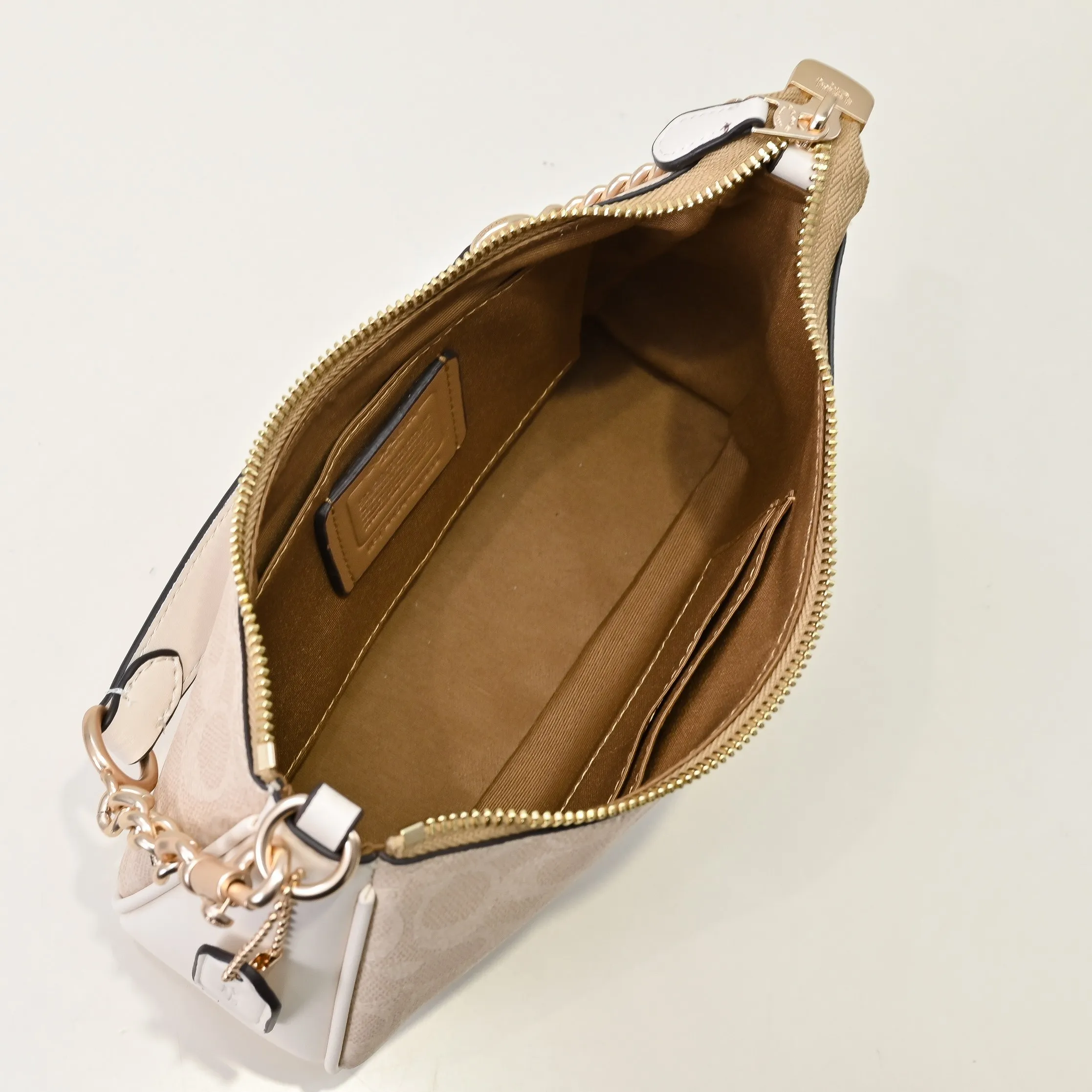 P260 [Top original order] Style number: CV993 Size: 24.5*15.5*7.5cm