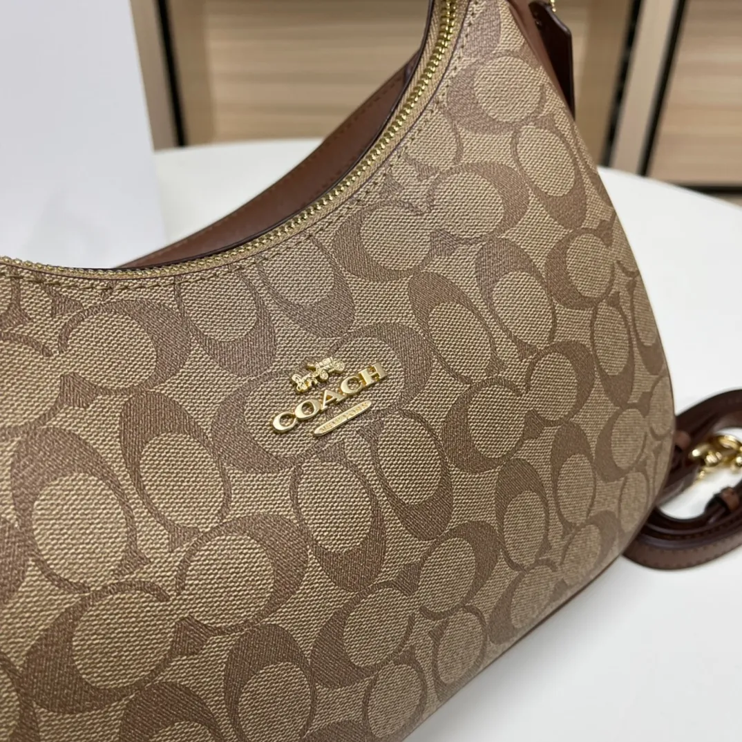 Batch 430💰COACH/Coach official outlet style women's leather college style single shoulder crossbody handbag armpit bag. Model CK161. 29 X23 X23