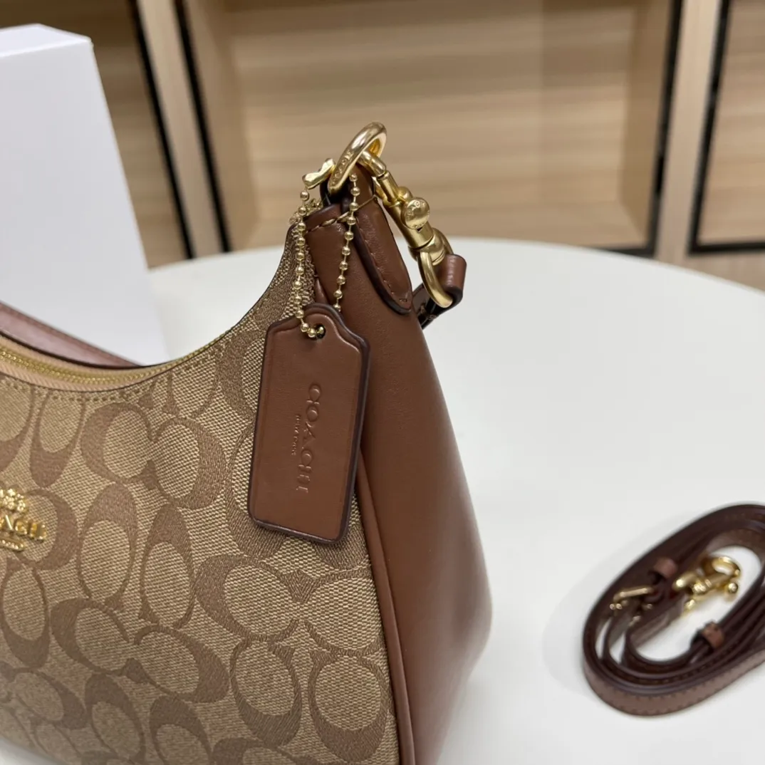 Batch 430💰COACH/Coach official outlet style women's leather college style single shoulder crossbody handbag armpit bag. Model CK161. 29 X23 X23