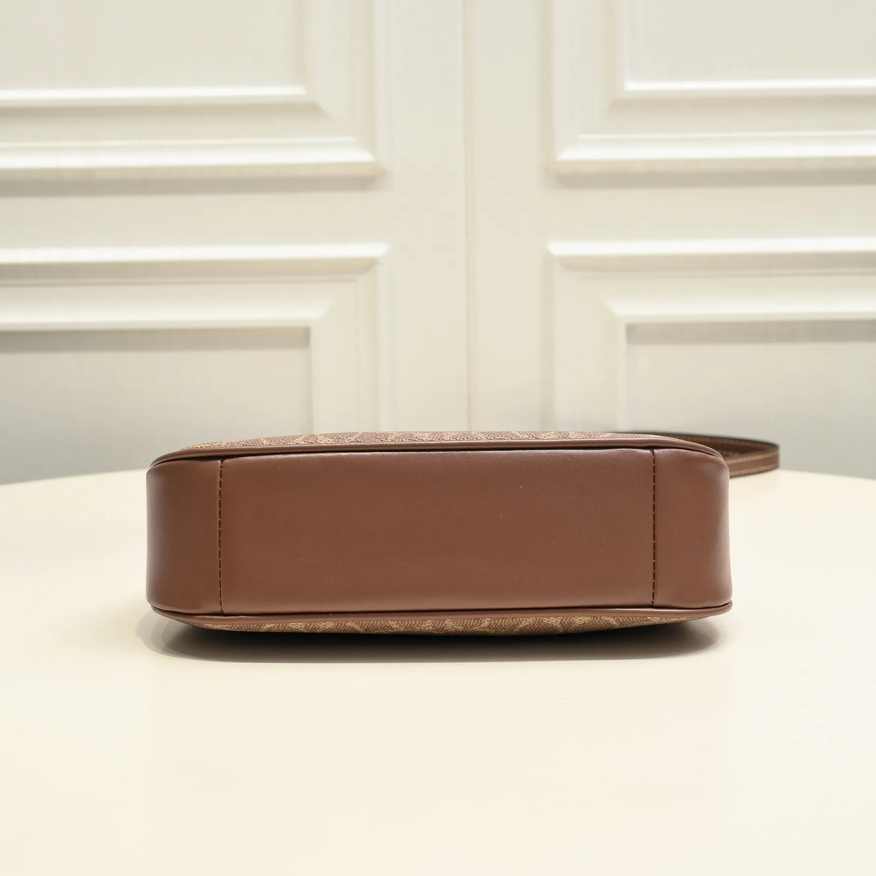 P260 [Top original order] Style number: CV993 Size: 24.5*15.5*7.5cm