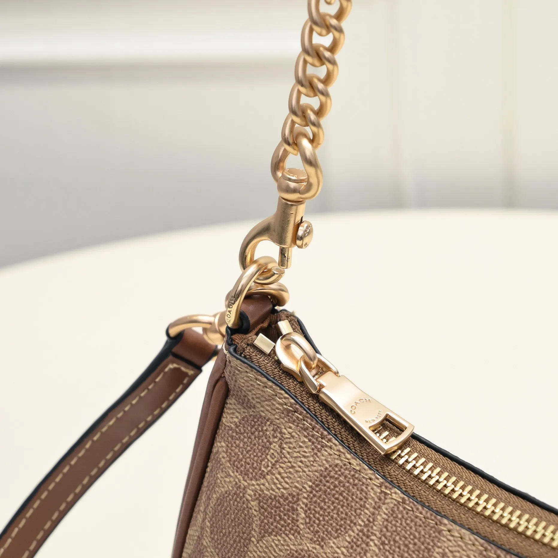 P260 [Top original order] Style number: CV993 Size: 24.5*15.5*7.5cm